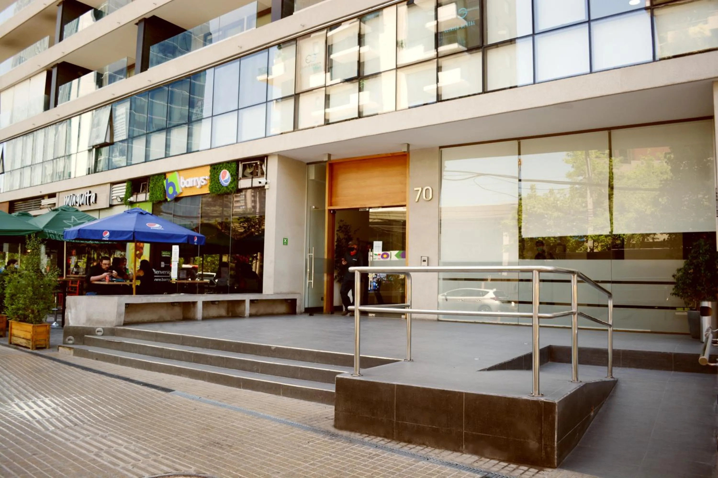 Facade/entrance in Sunset Aparts