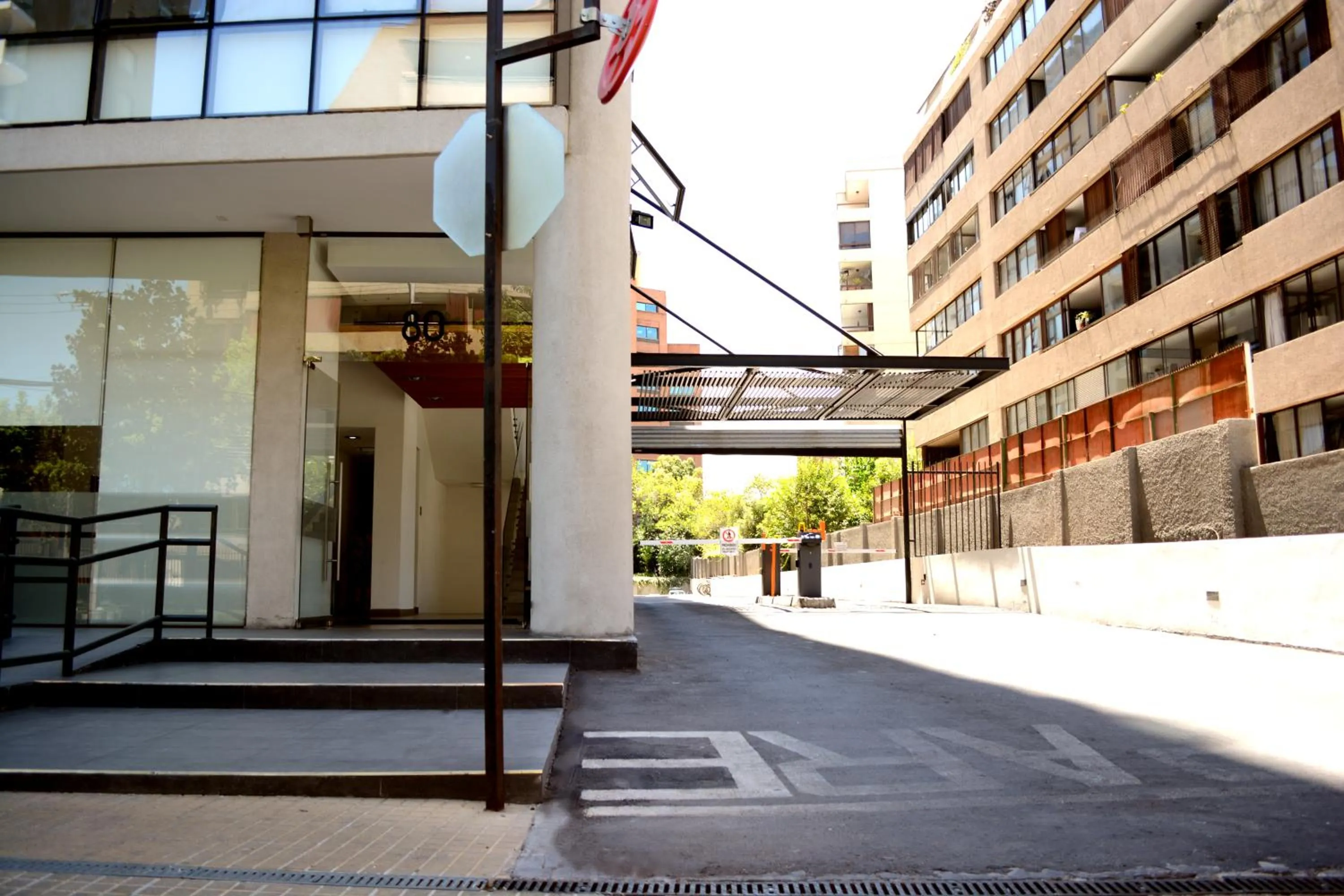 Facade/entrance in Sunset Aparts