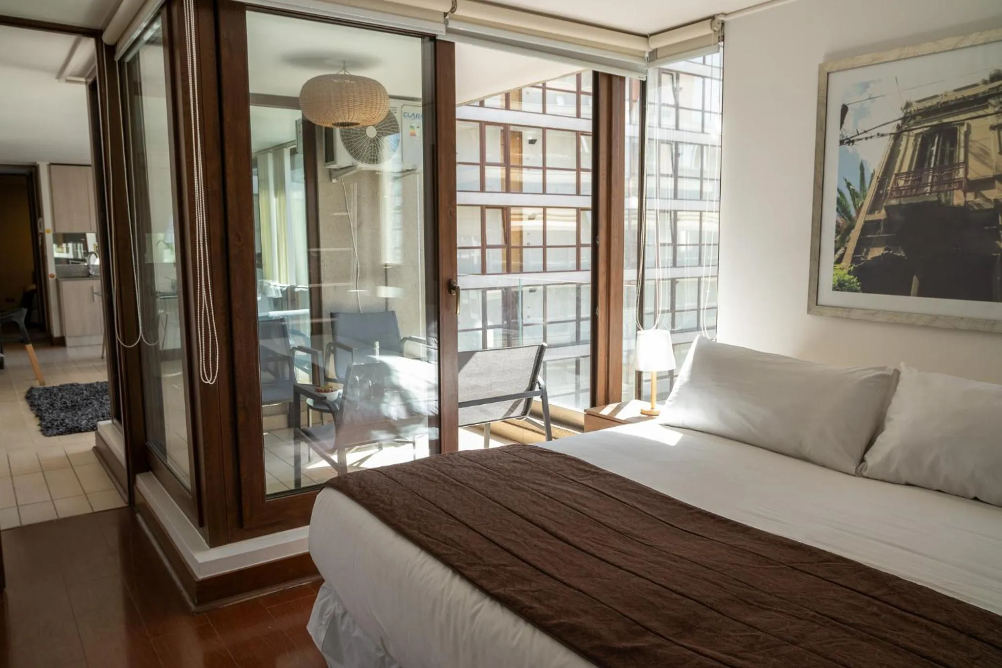 Photo of the whole room, Bed in Sunset Aparts