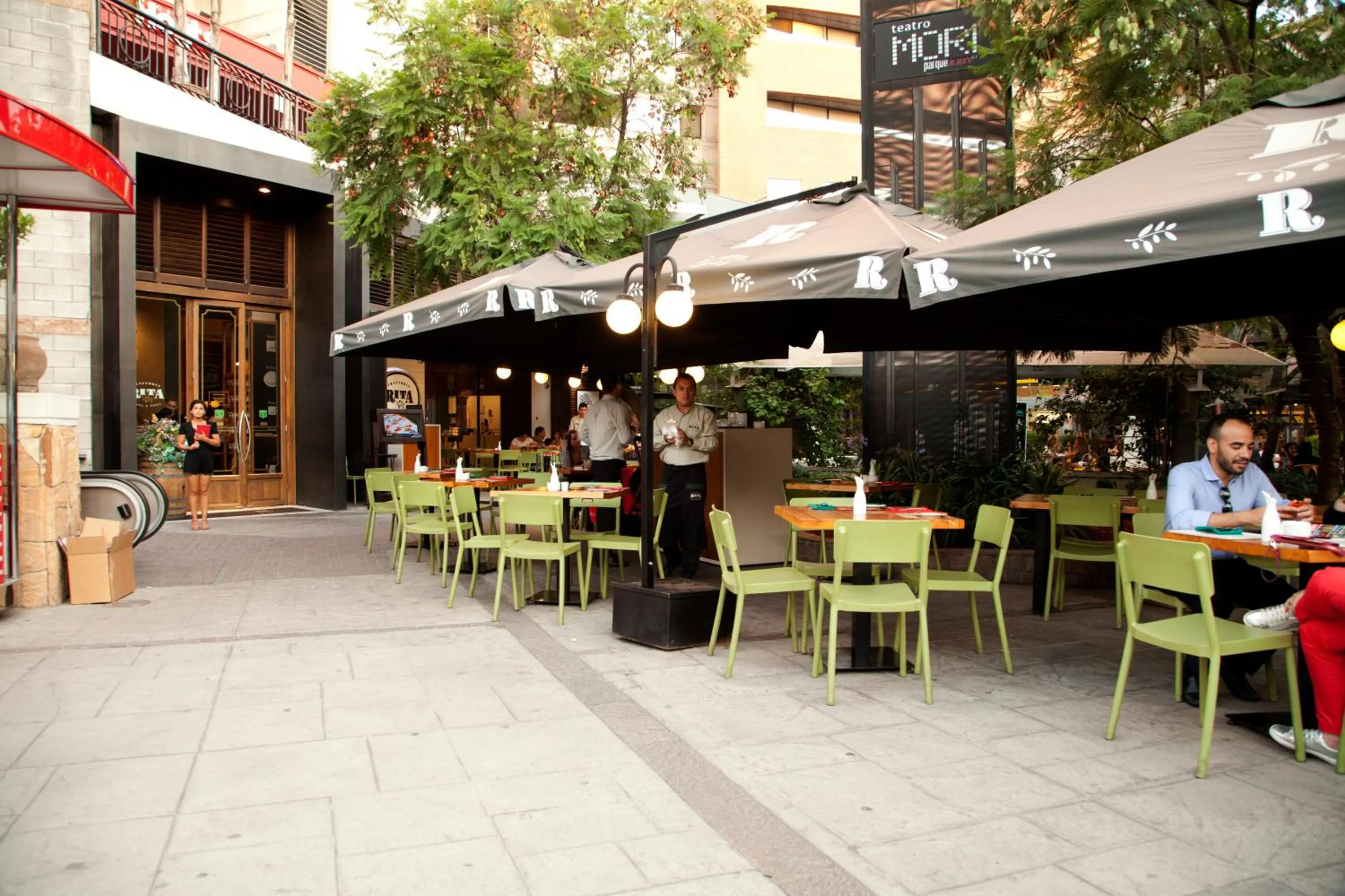 Restaurant/places to eat in Sunset Aparts