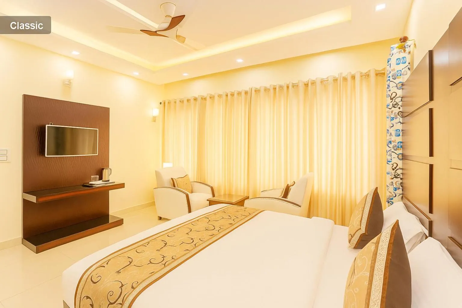 Bed in Hotel Winter Line Inn Near St Francis Monastery