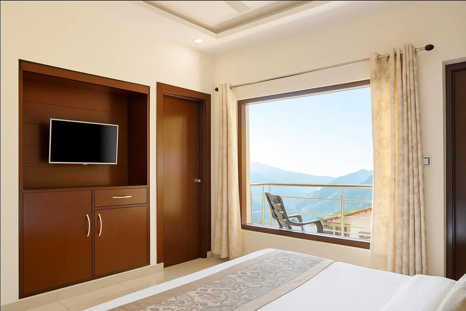 Bed in Hotel Winter Line Inn Near St Francis Monastery