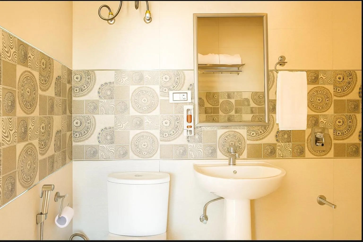 Toilet in Hotel Winter Line Inn Near St Francis Monastery