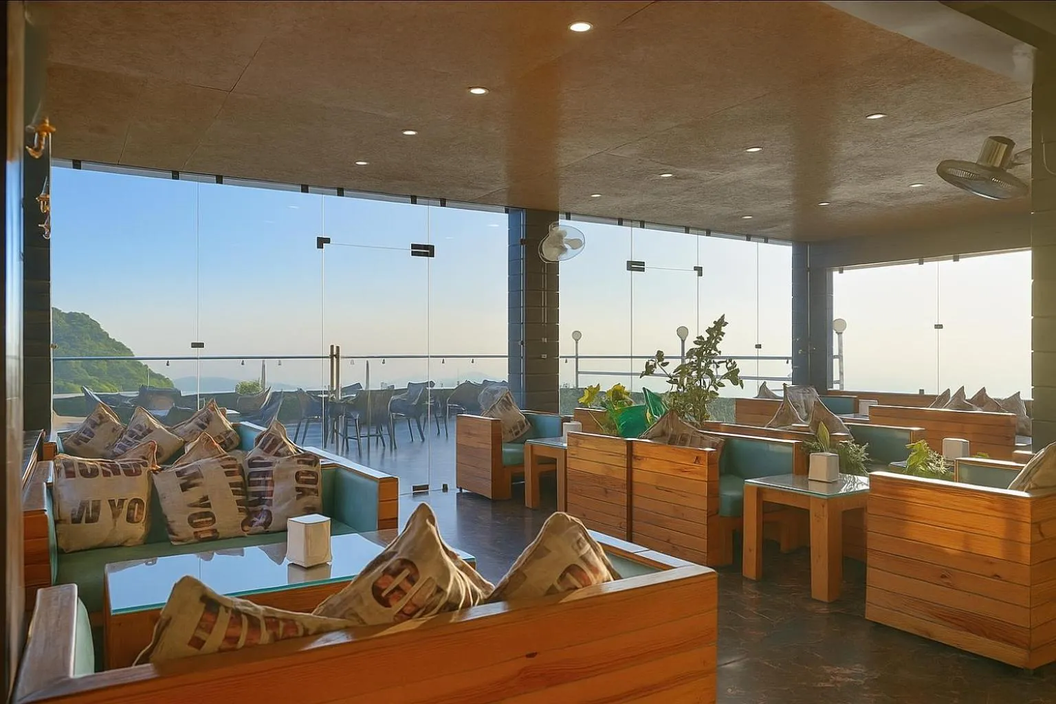 Restaurant/places to eat in Hotel Winter Line Inn Near St Francis Monastery