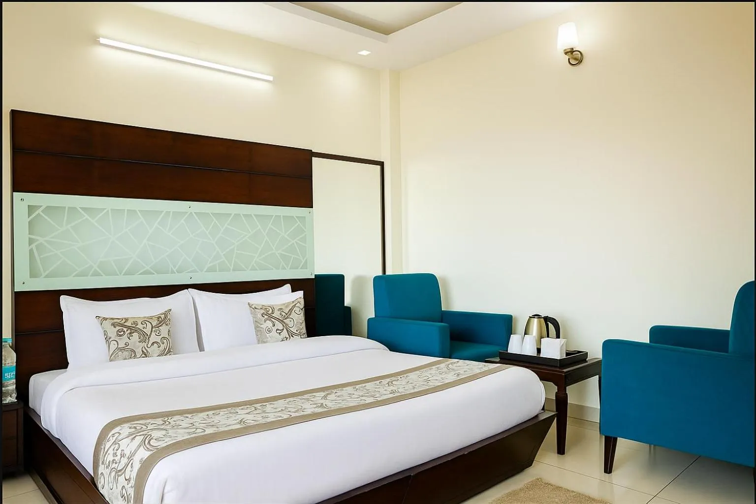 Bed in Hotel Winter Line Inn Near St Francis Monastery