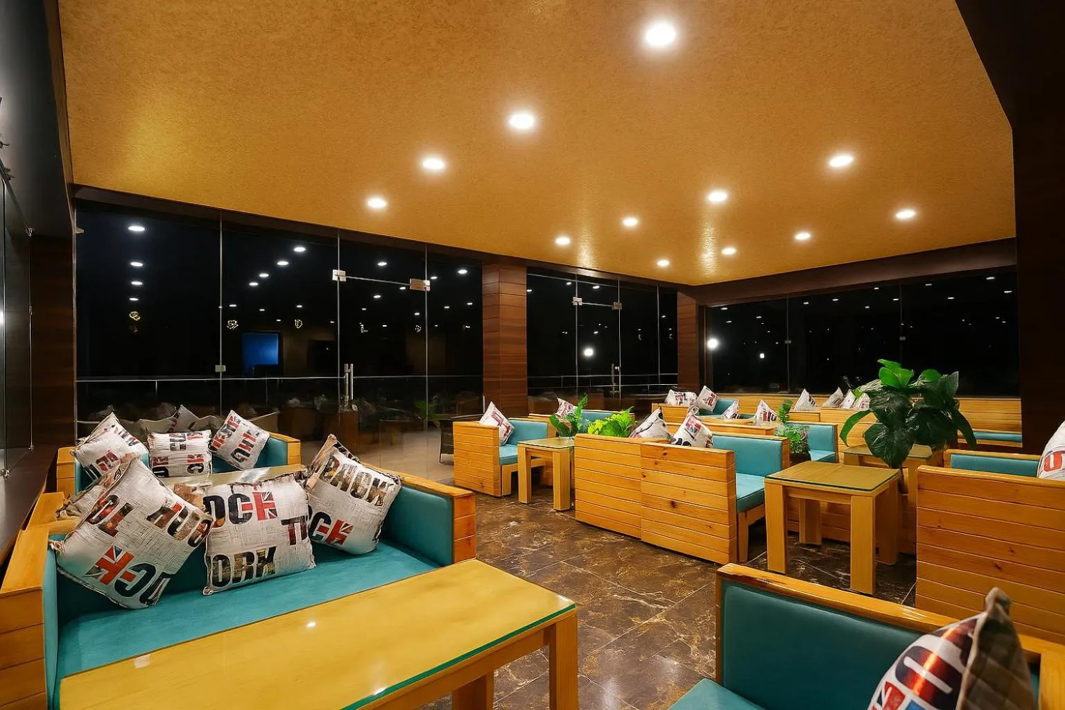 Restaurant/places to eat in Hotel Winter Line Inn Near St Francis Monastery