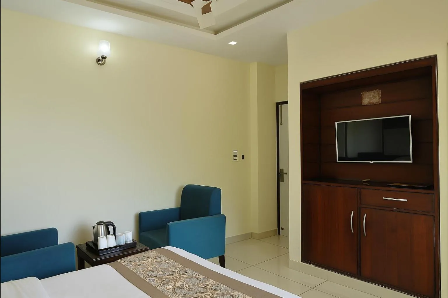 Bed in Hotel Winter Line Inn Near St Francis Monastery