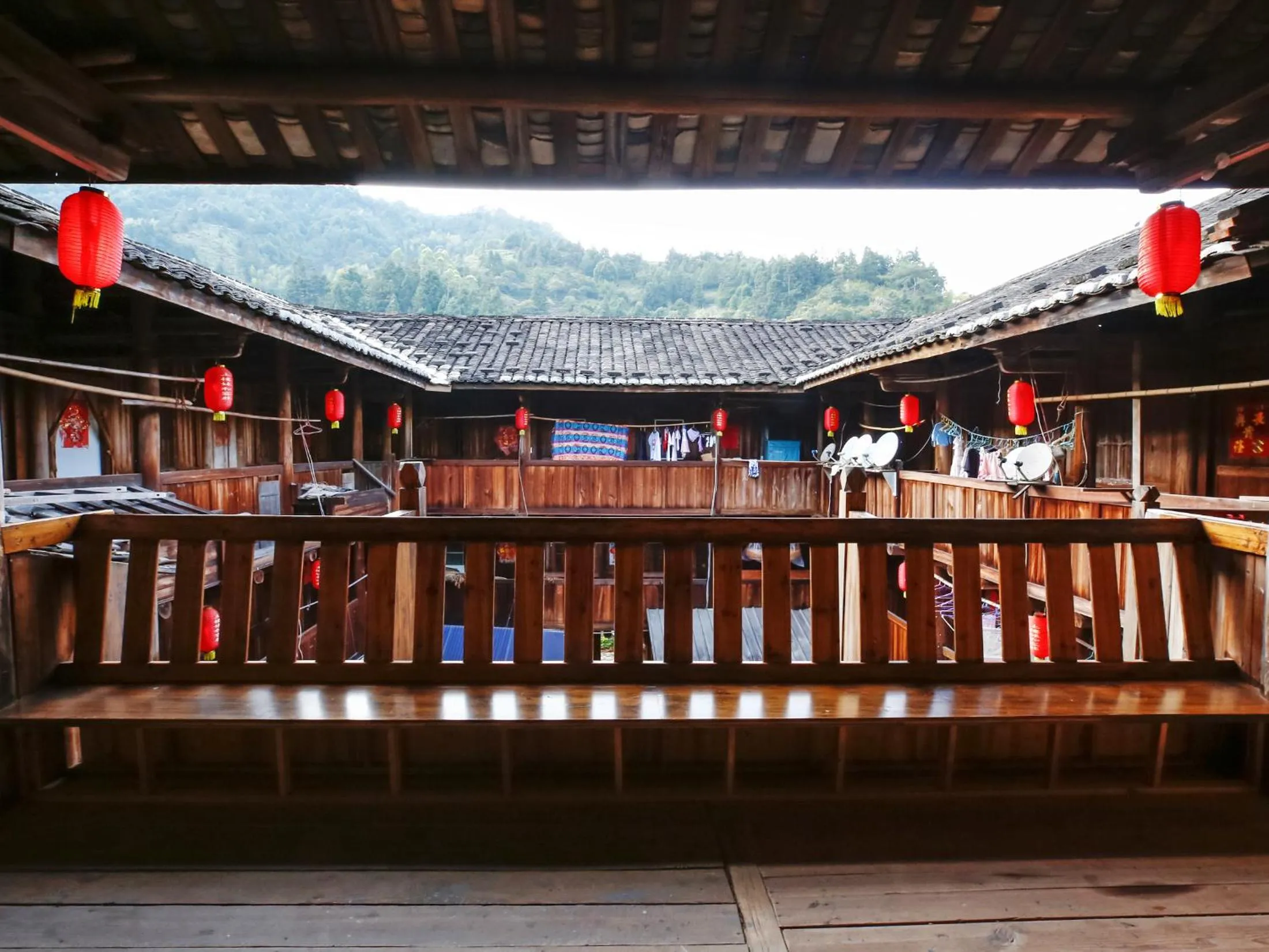 Mountain view in Tulou Herongzhuang Inn