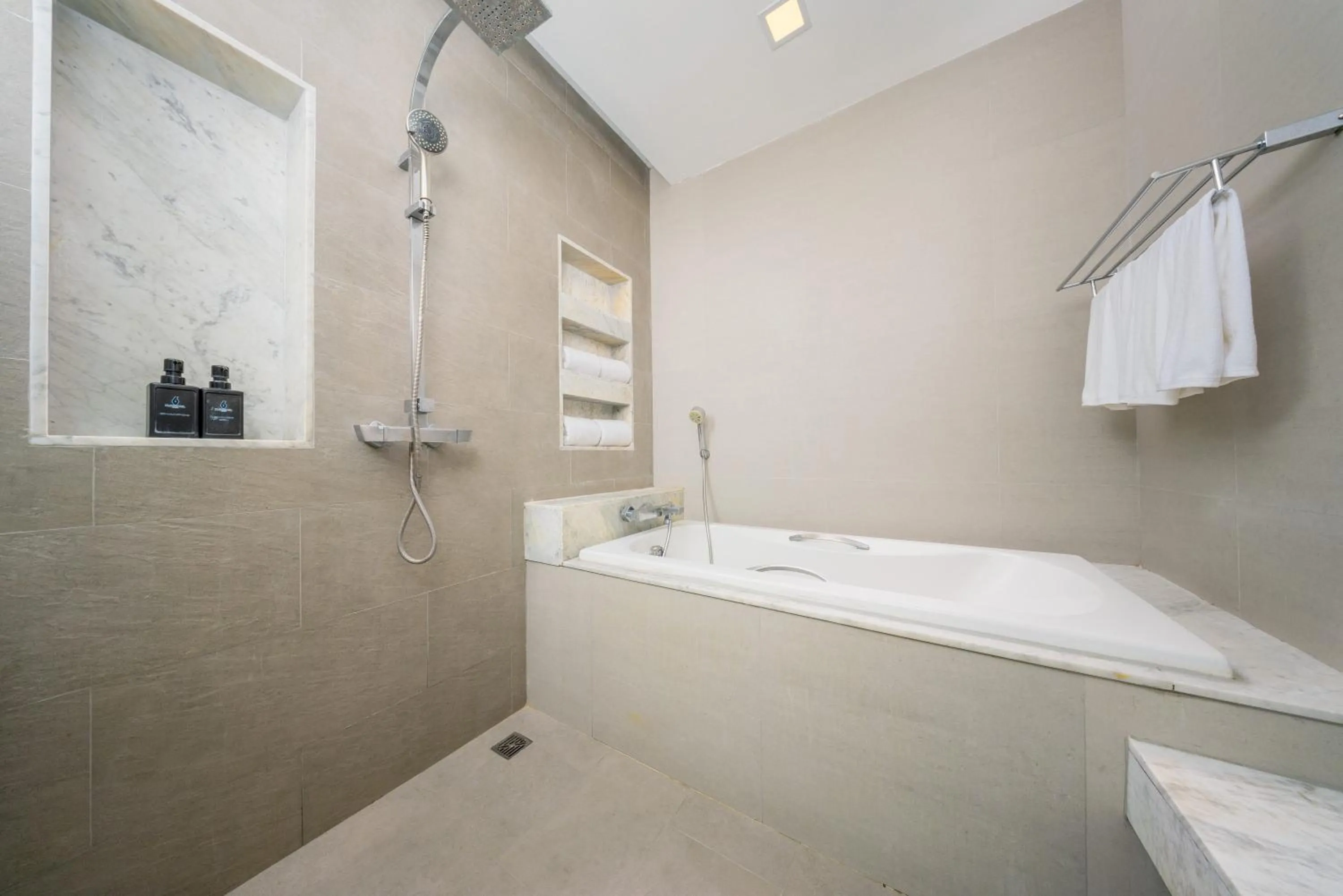 Shower in BlueSotel Krabi AoNang Beach