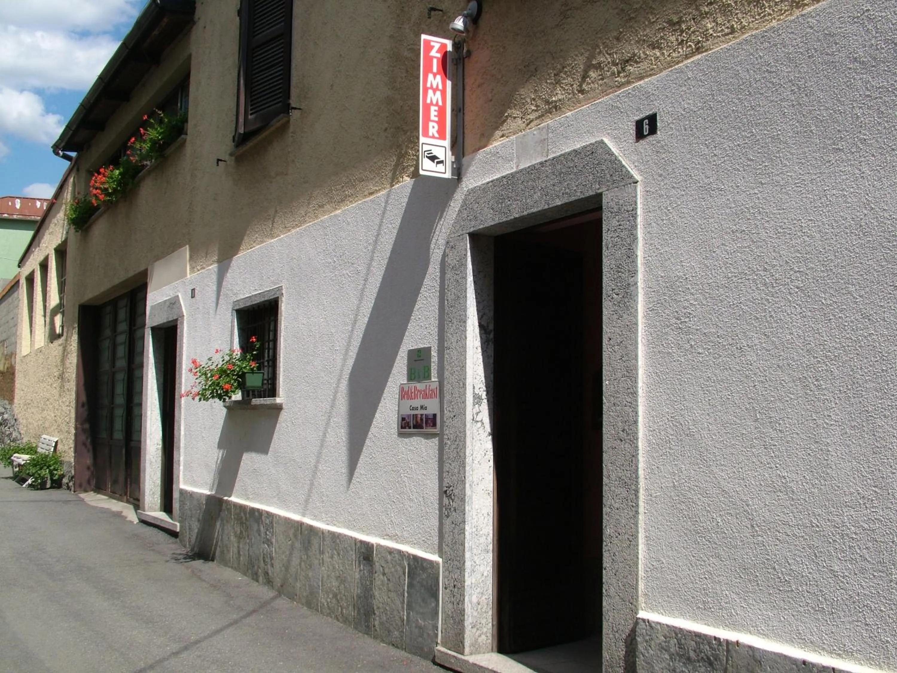Facade/entrance in B&B Casa Mia