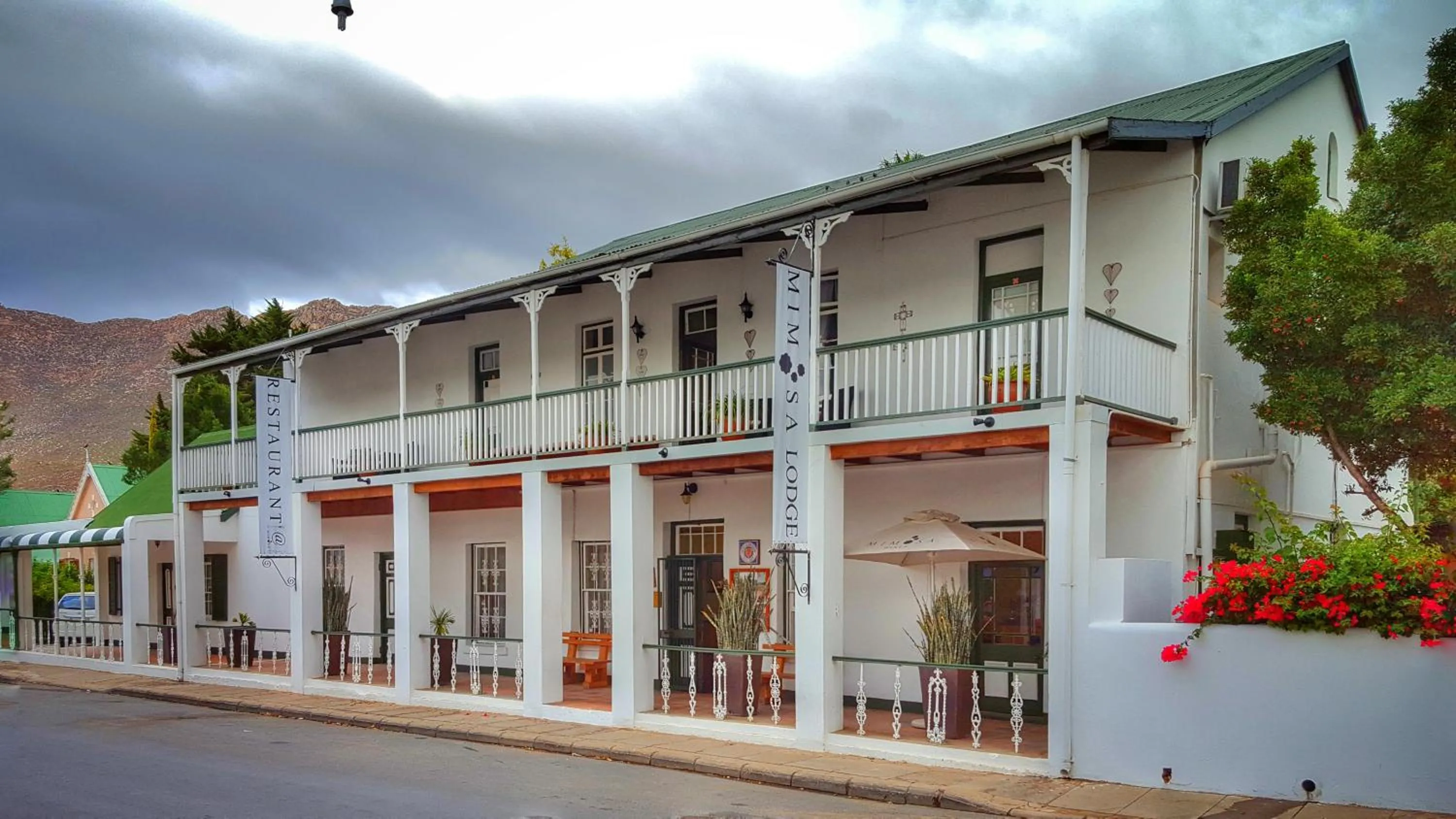 Property building in Mimosa Lodge