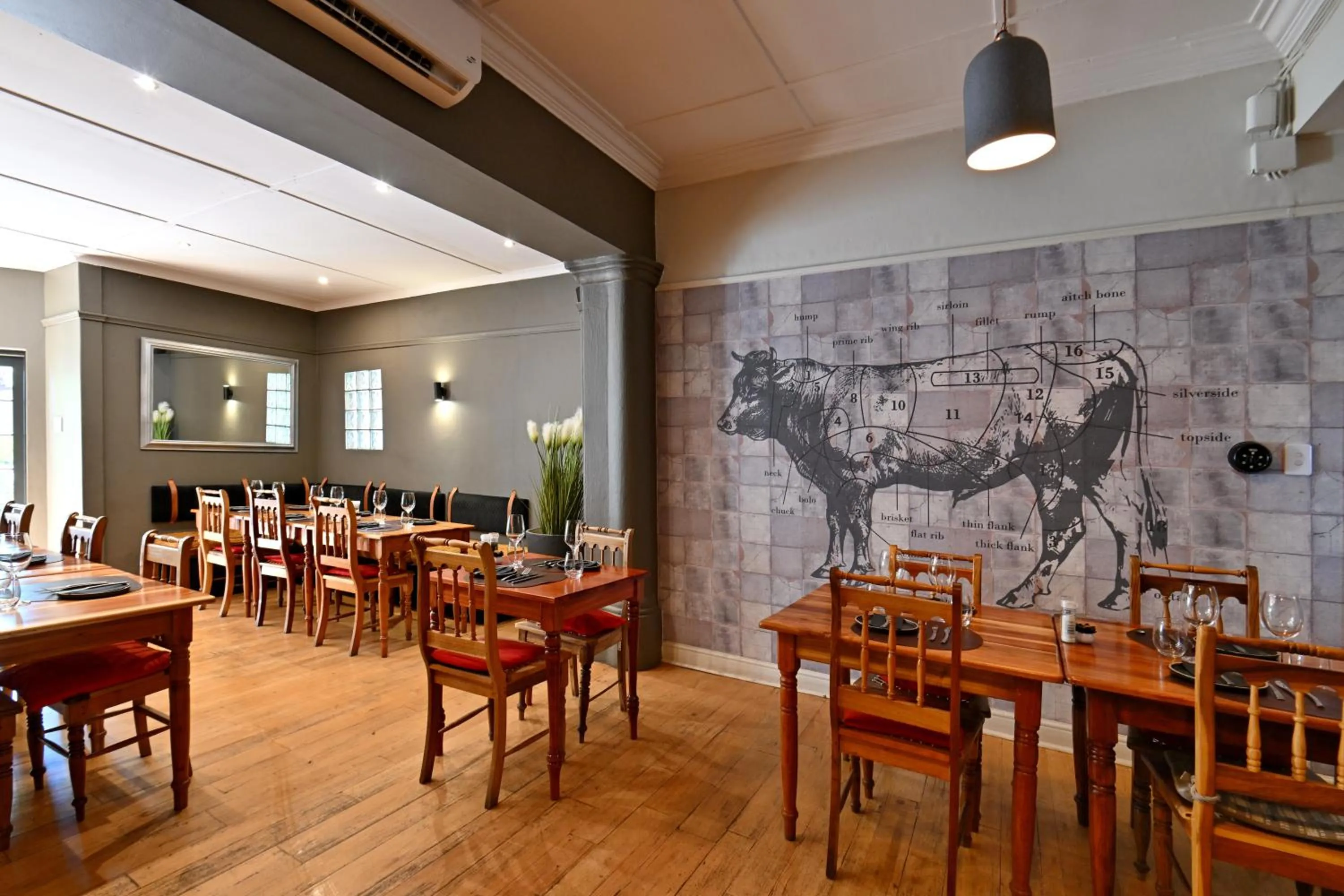 Restaurant/places to eat in Mimosa Lodge