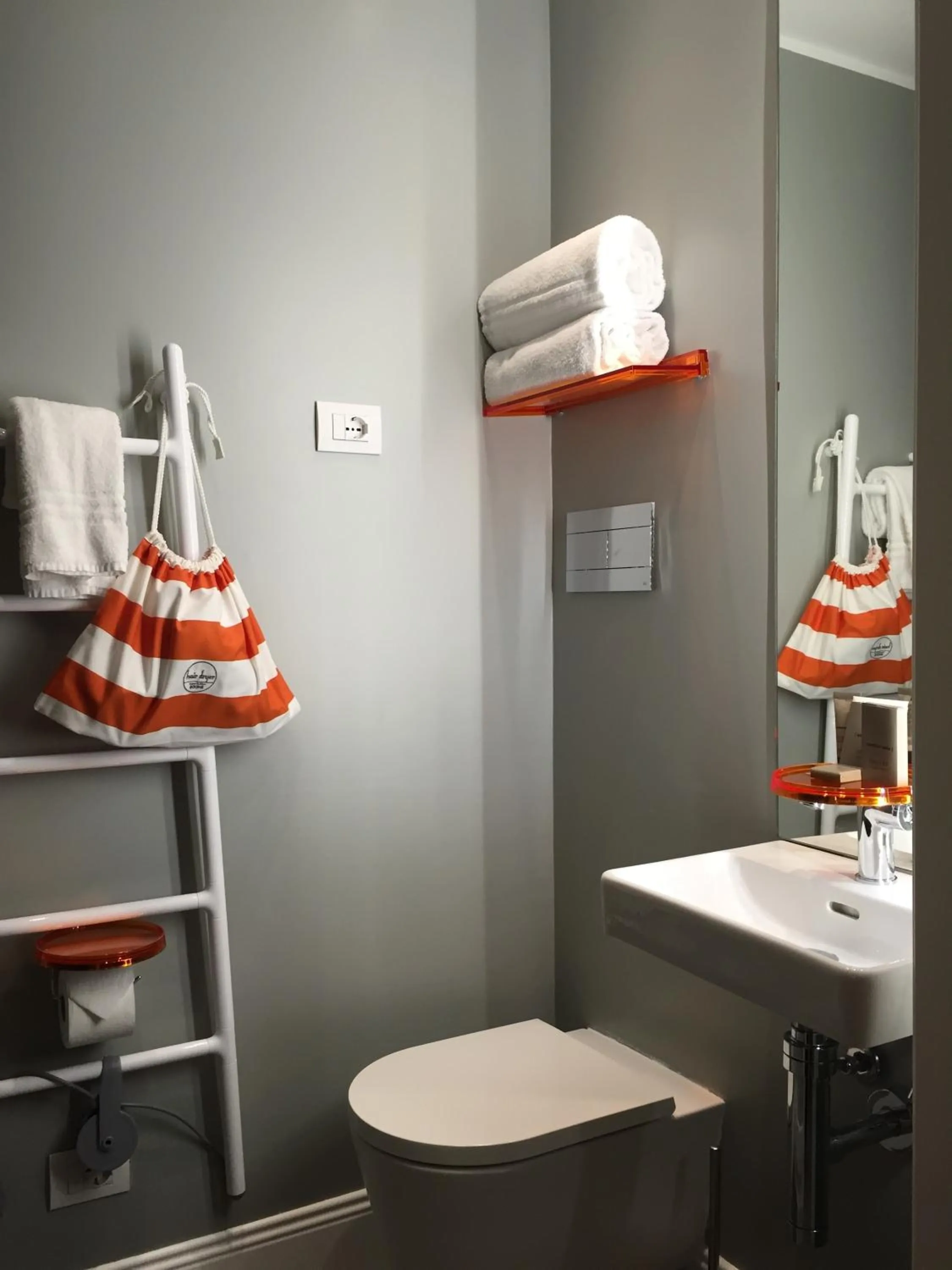 Toilet in Anjoy&Bleev Rooms