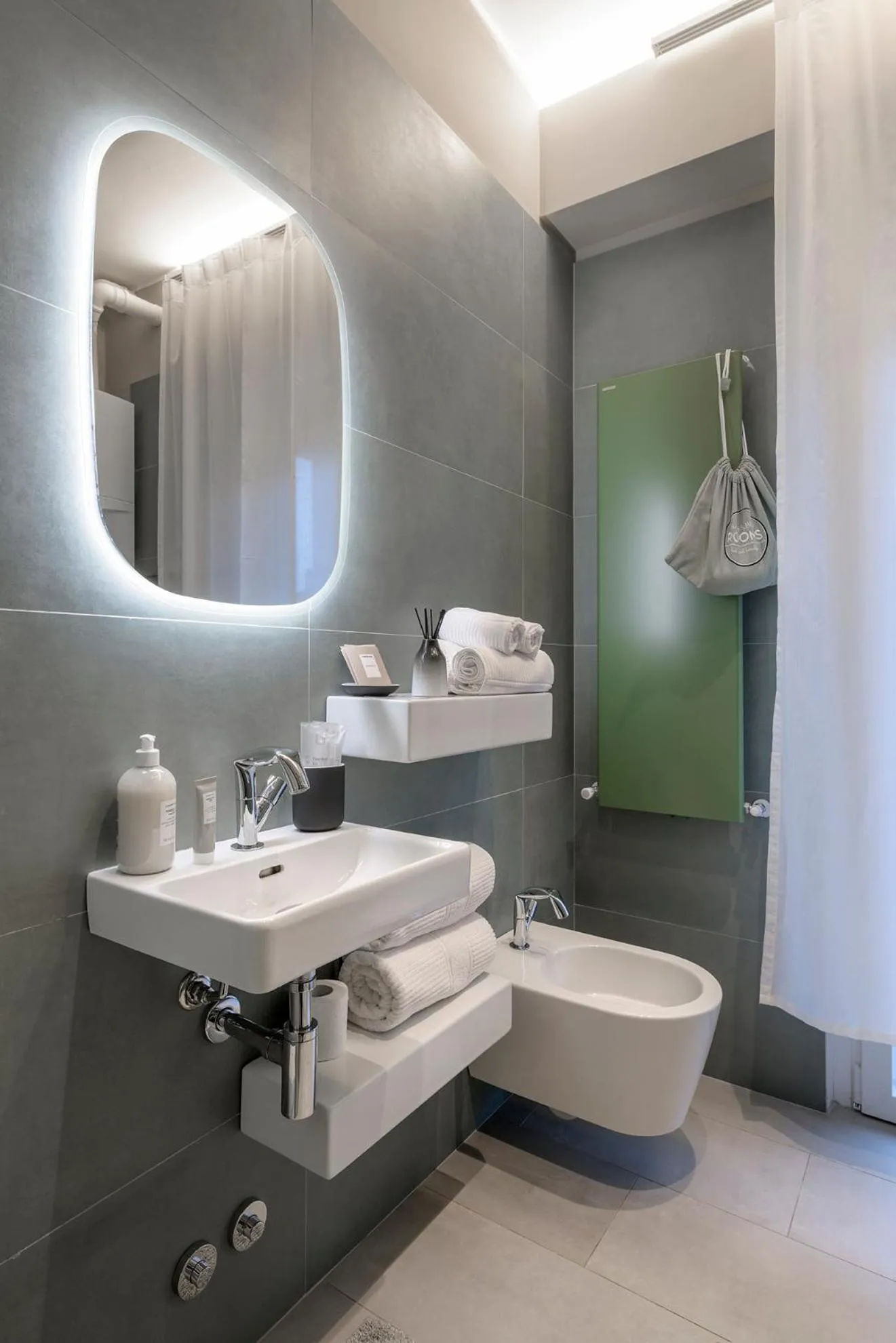 Shower in Anjoy&Bleev Rooms