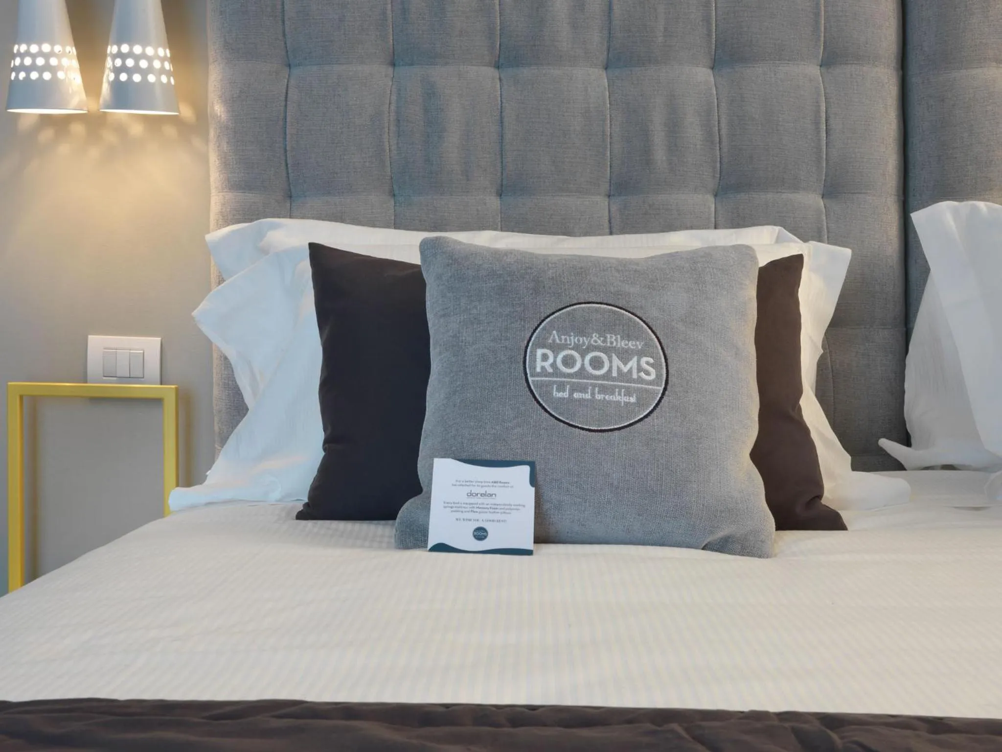 Decorative detail, Bed in Anjoy&Bleev Rooms