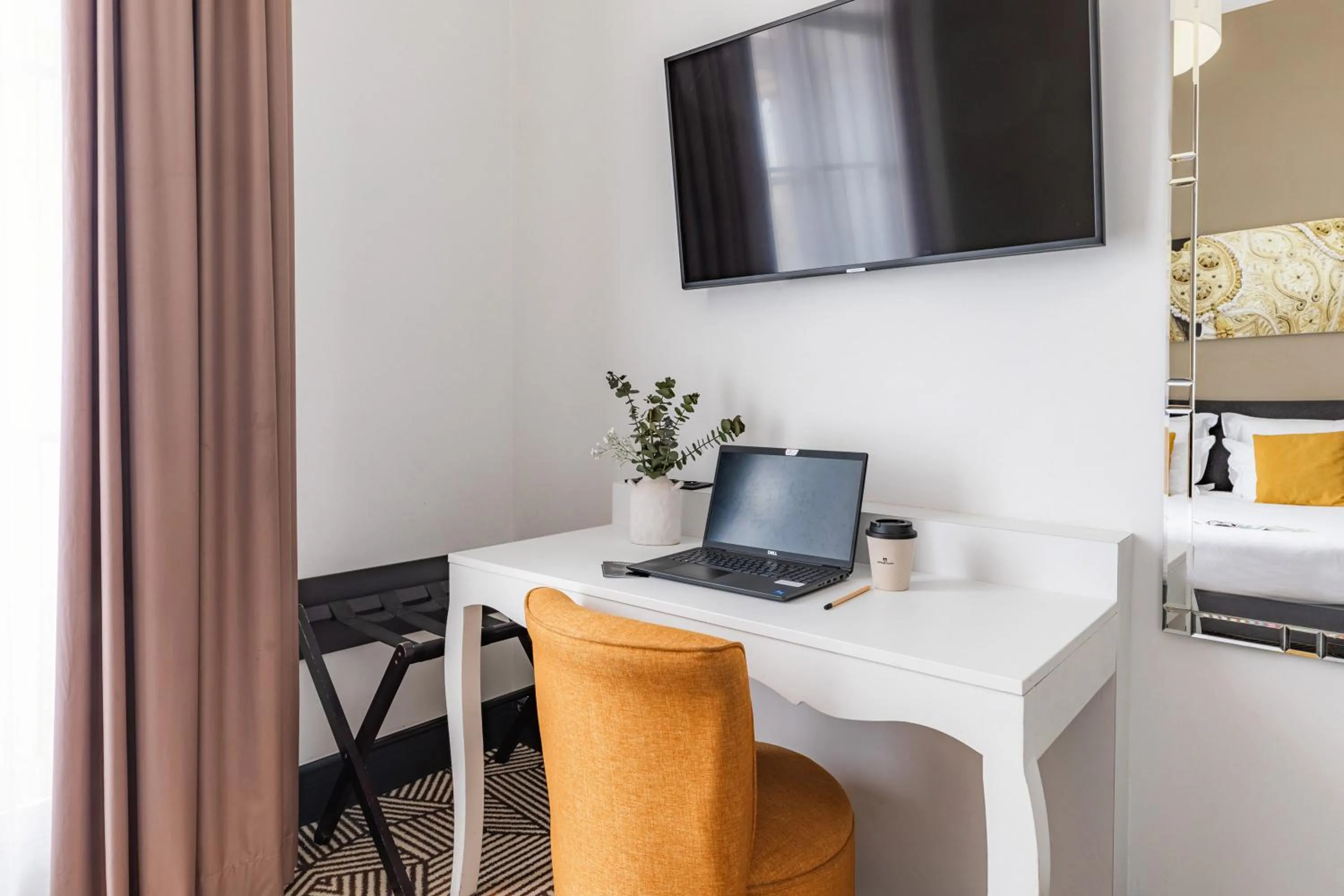 Seating area in Appart'City Collection Nîmes Arènes