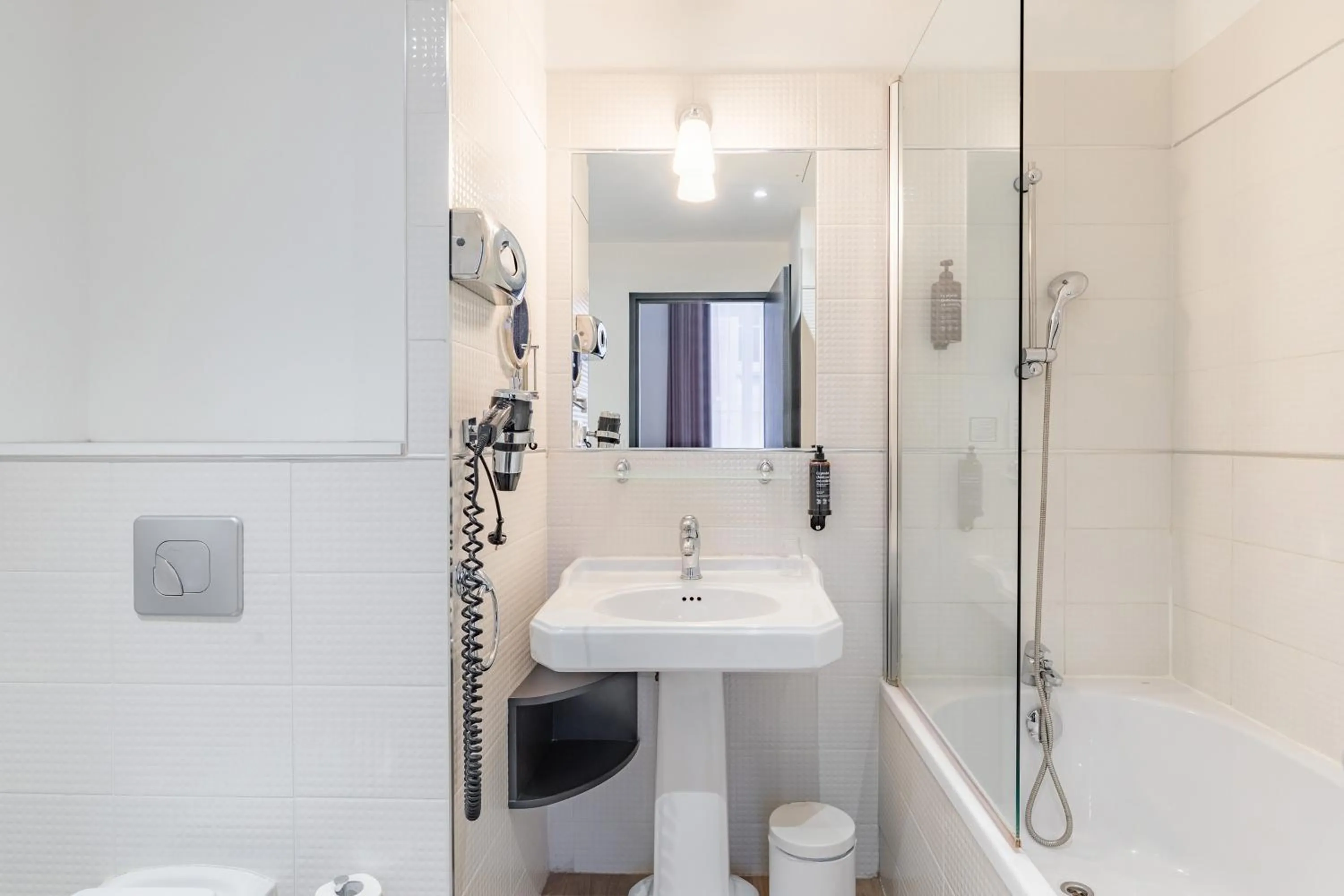 Bathroom in Appart'City Collection Nîmes Arènes