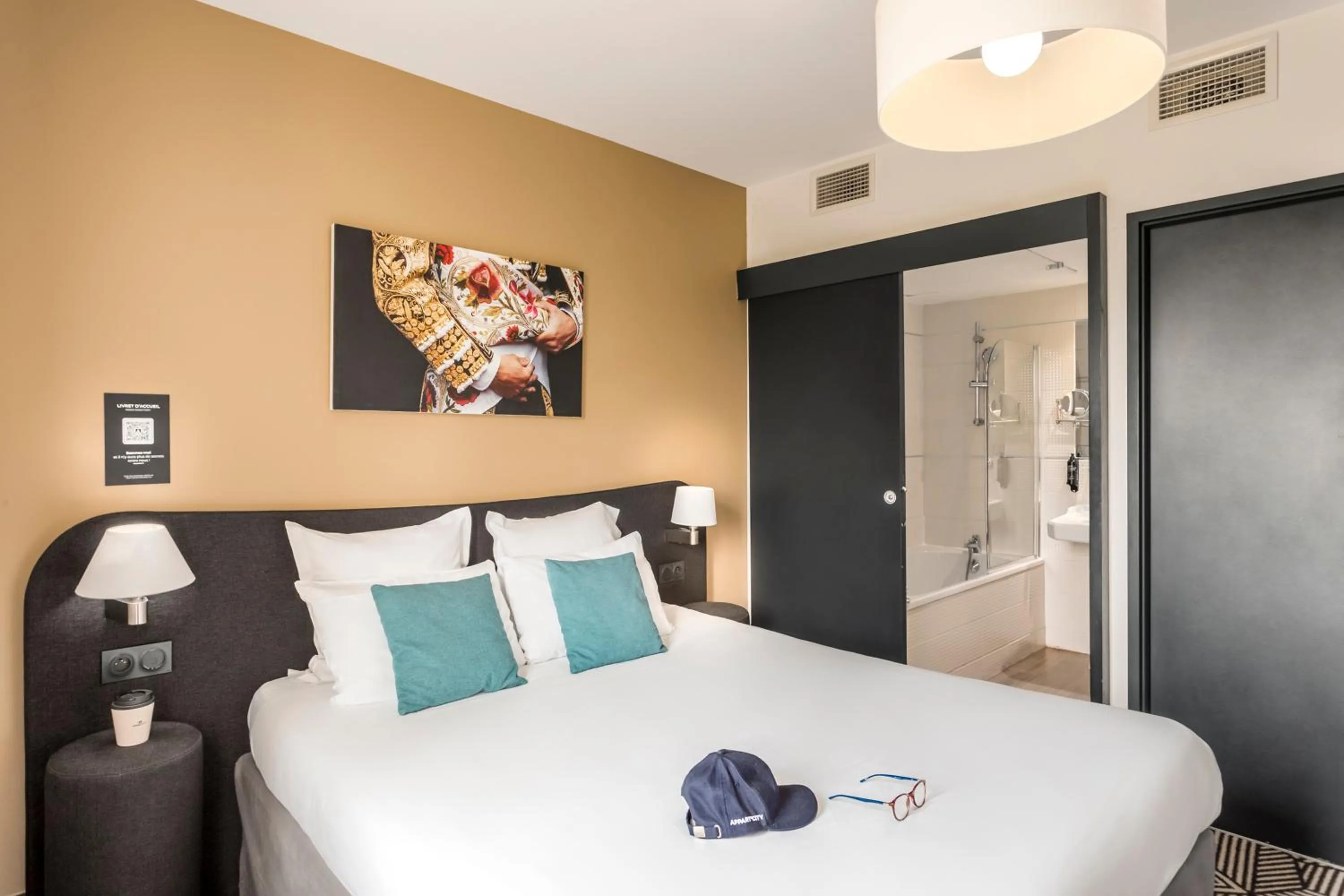 Bed in Appart'City Collection Nîmes Arènes