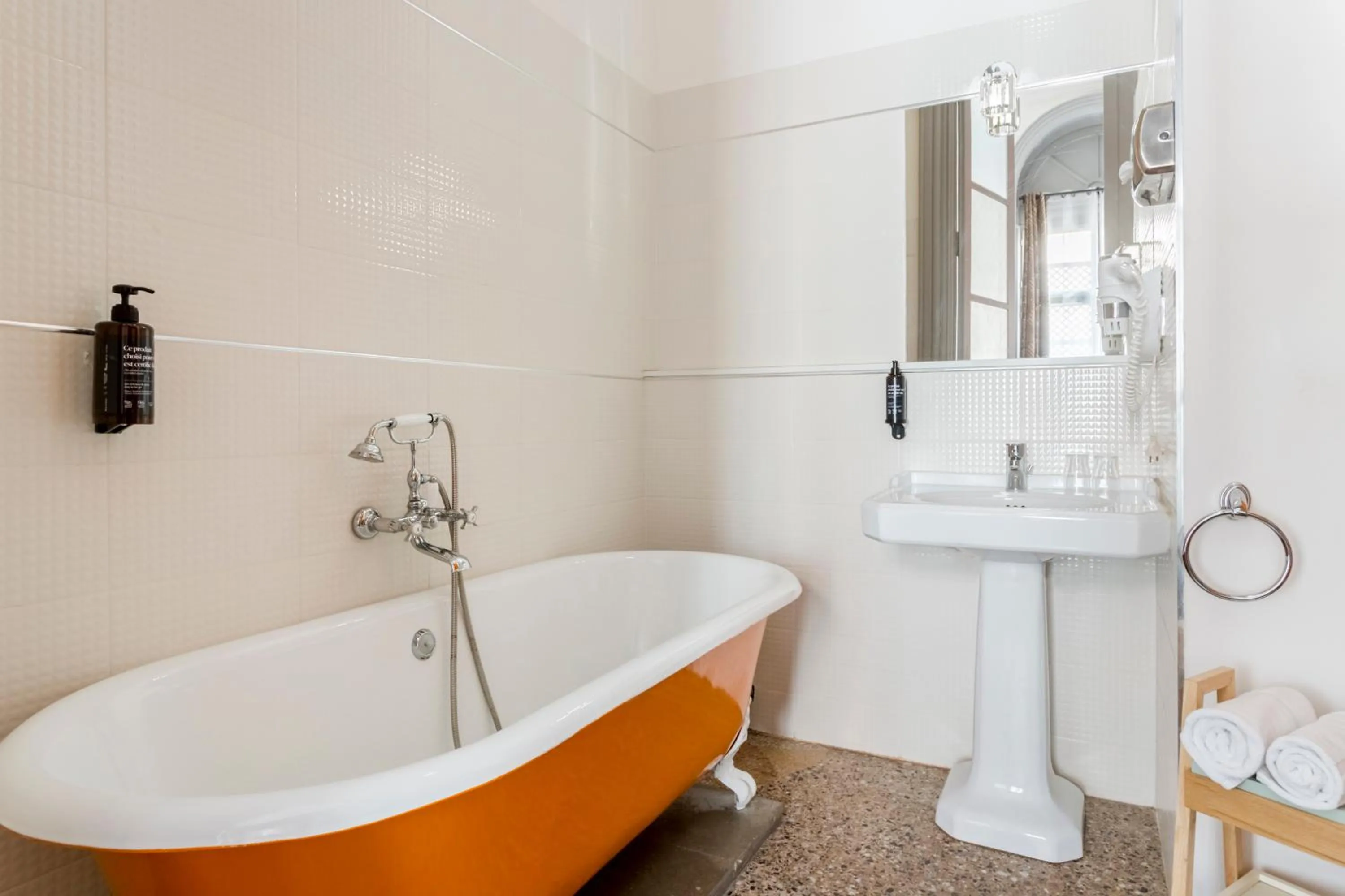 Bathroom in Appart'City Collection Nîmes Arènes