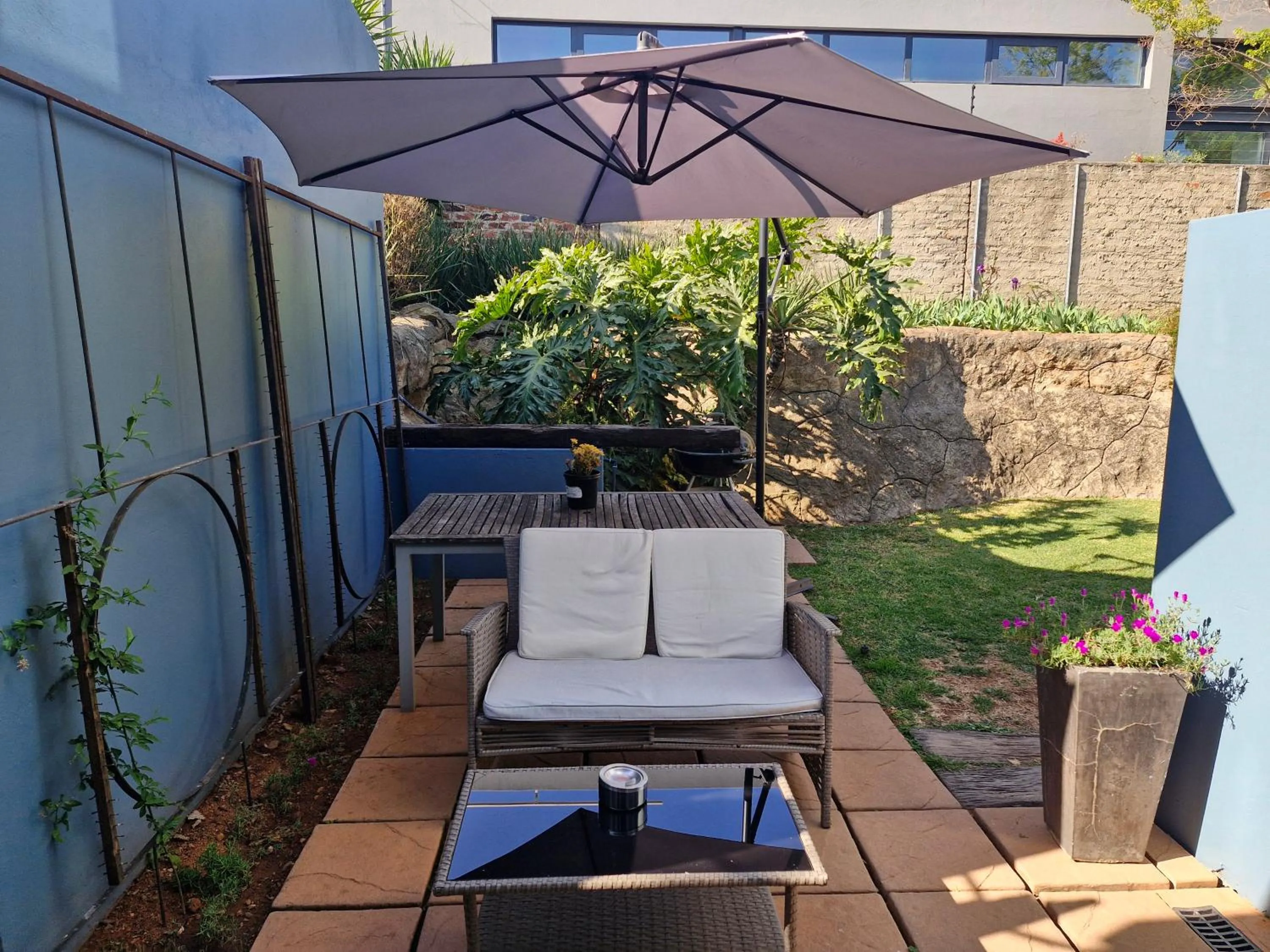 Standard Studio - single occupancy in B&B on Buckingham Guest House