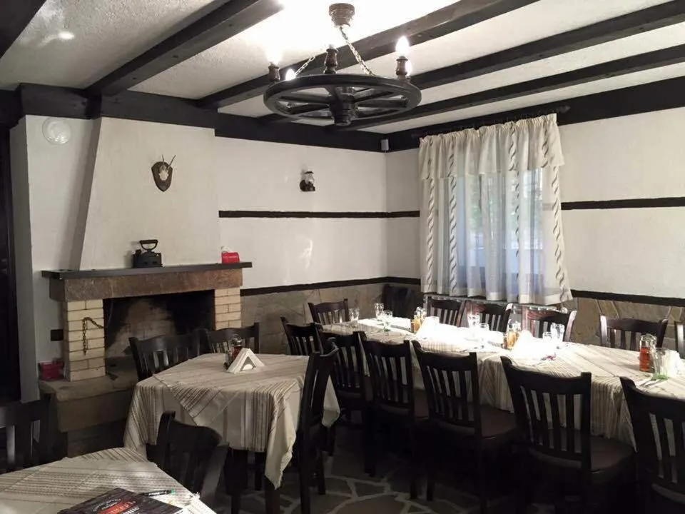 Restaurant/places to eat in Family Hotel Ginger