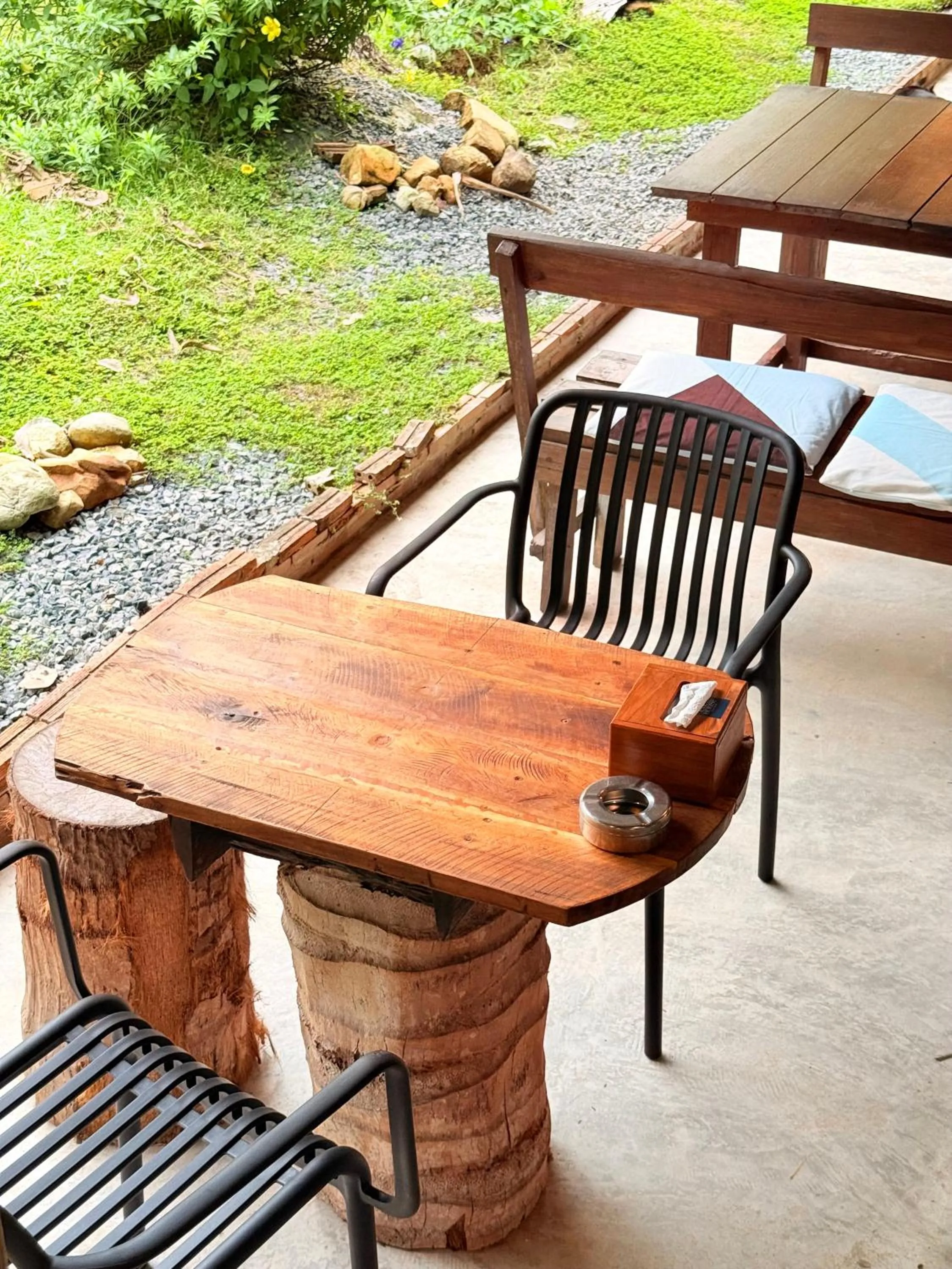 Restaurant/places to eat in Eve house koh kood