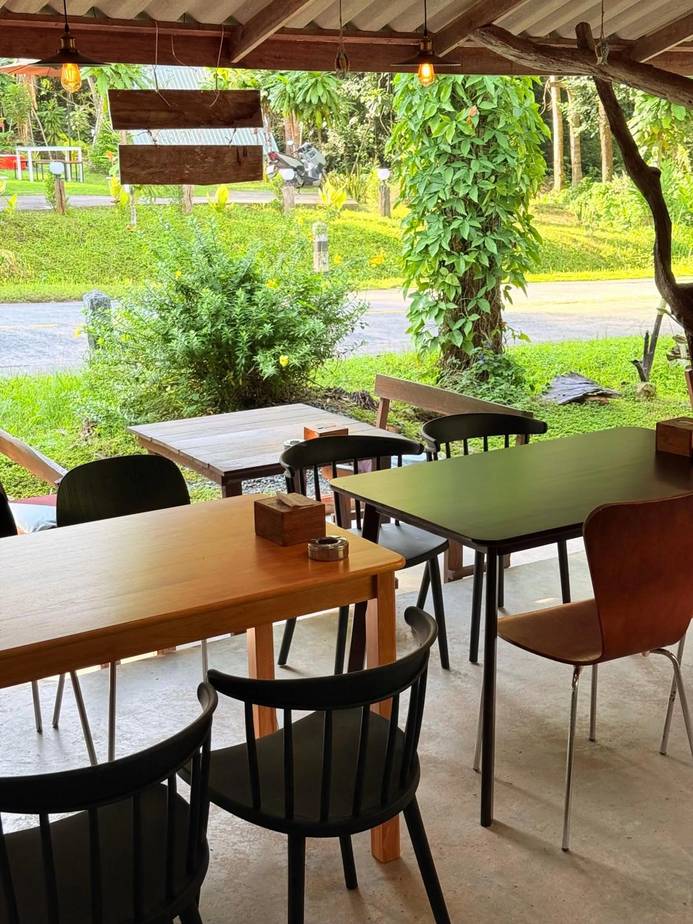 Restaurant/places to eat in Eve house koh kood