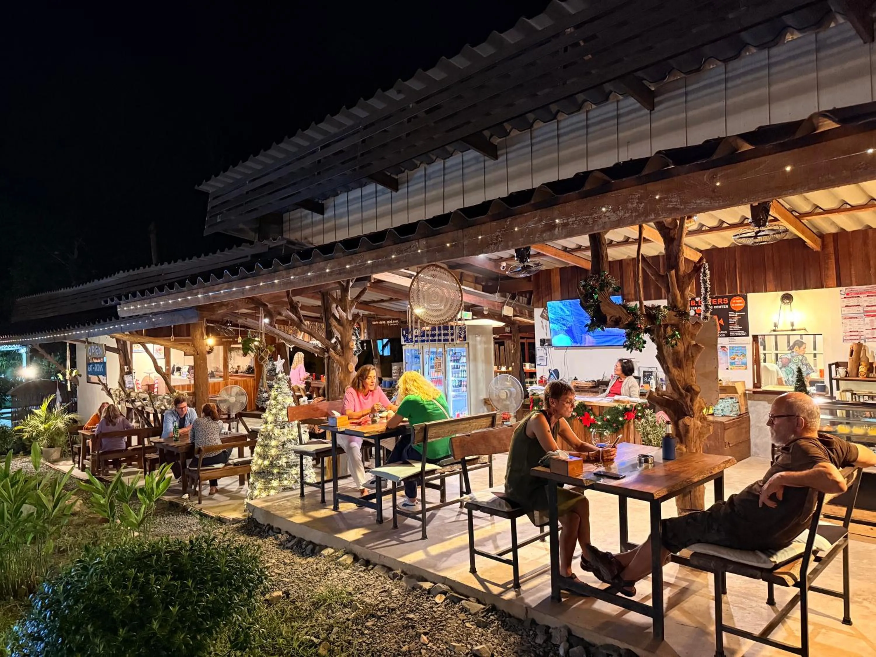 Restaurant/places to eat in Eve house koh kood