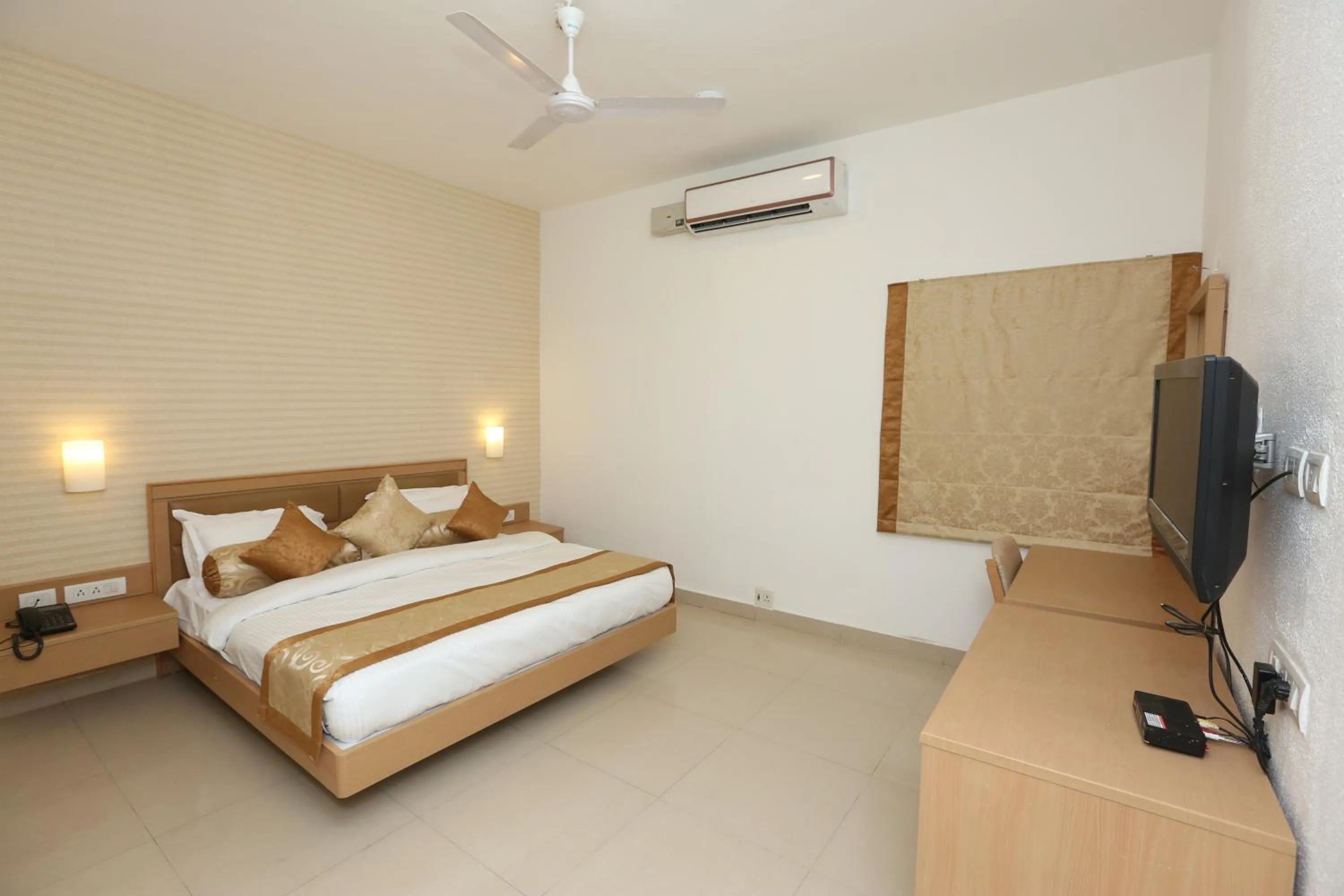 Bedroom, Bed in Avenue 11 Boutique Residences, Poes Garden Chennai