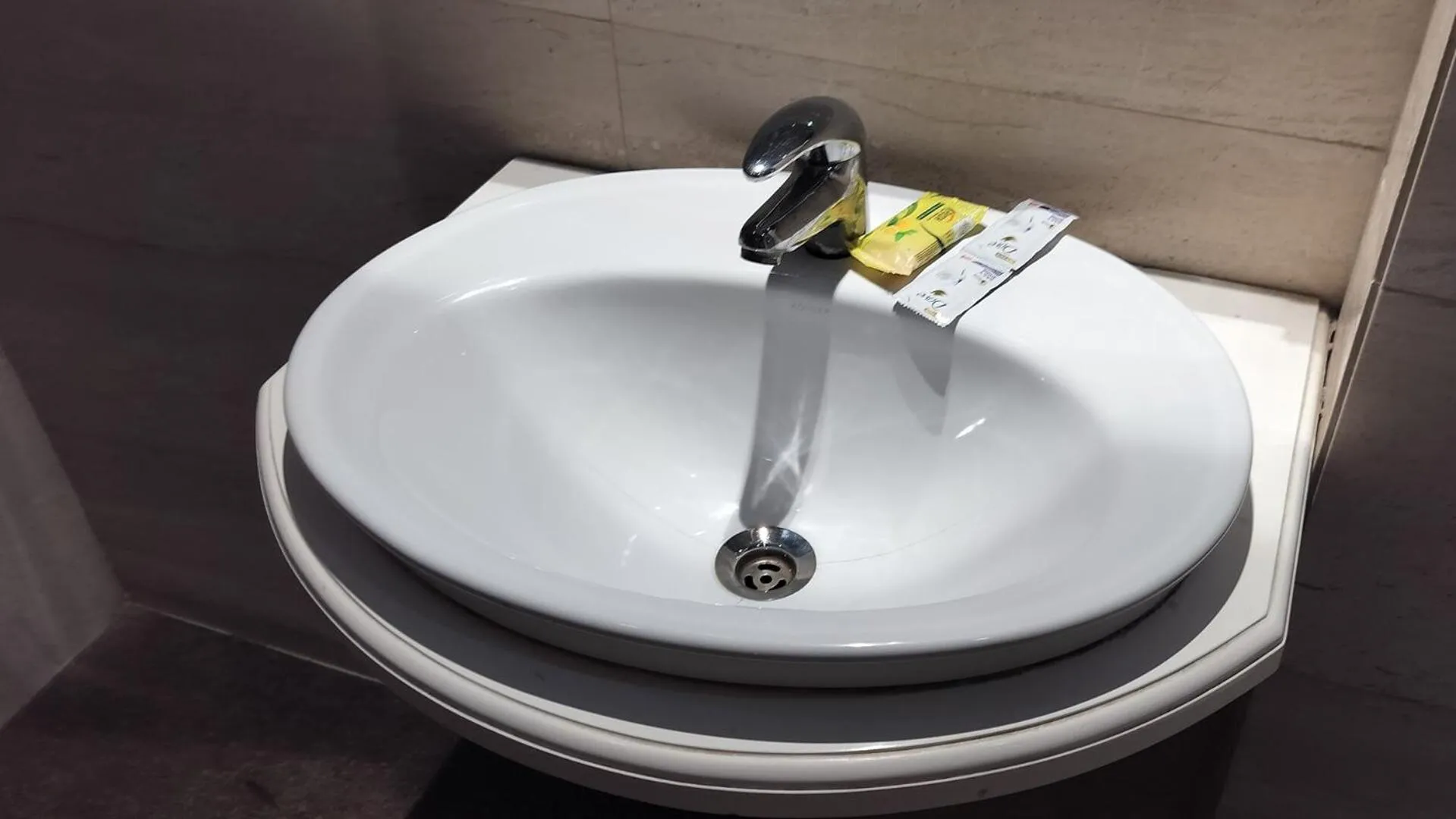 Bathroom in Hotel Taj Heights