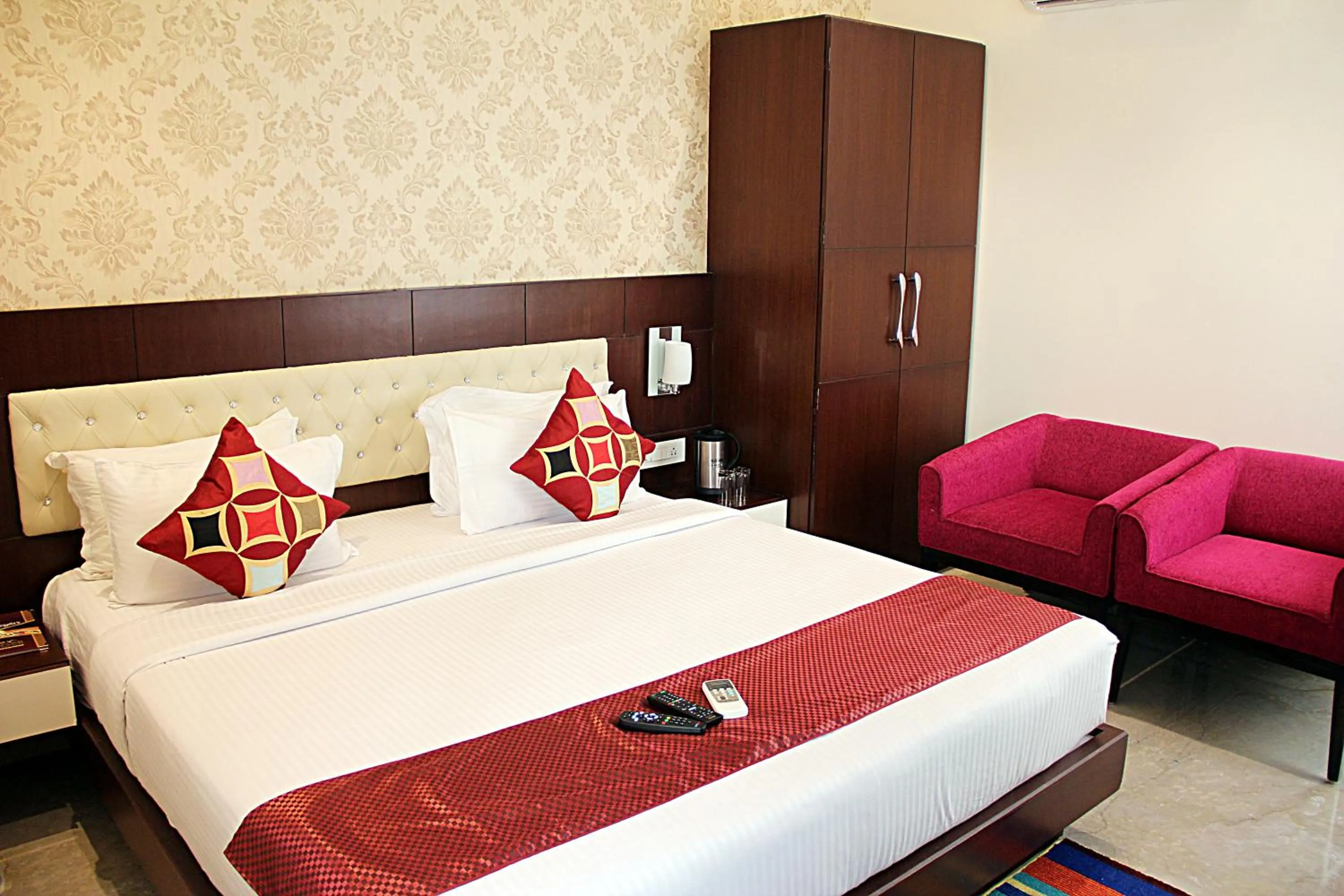 Bedroom, Bed in Hotel Taj Heights