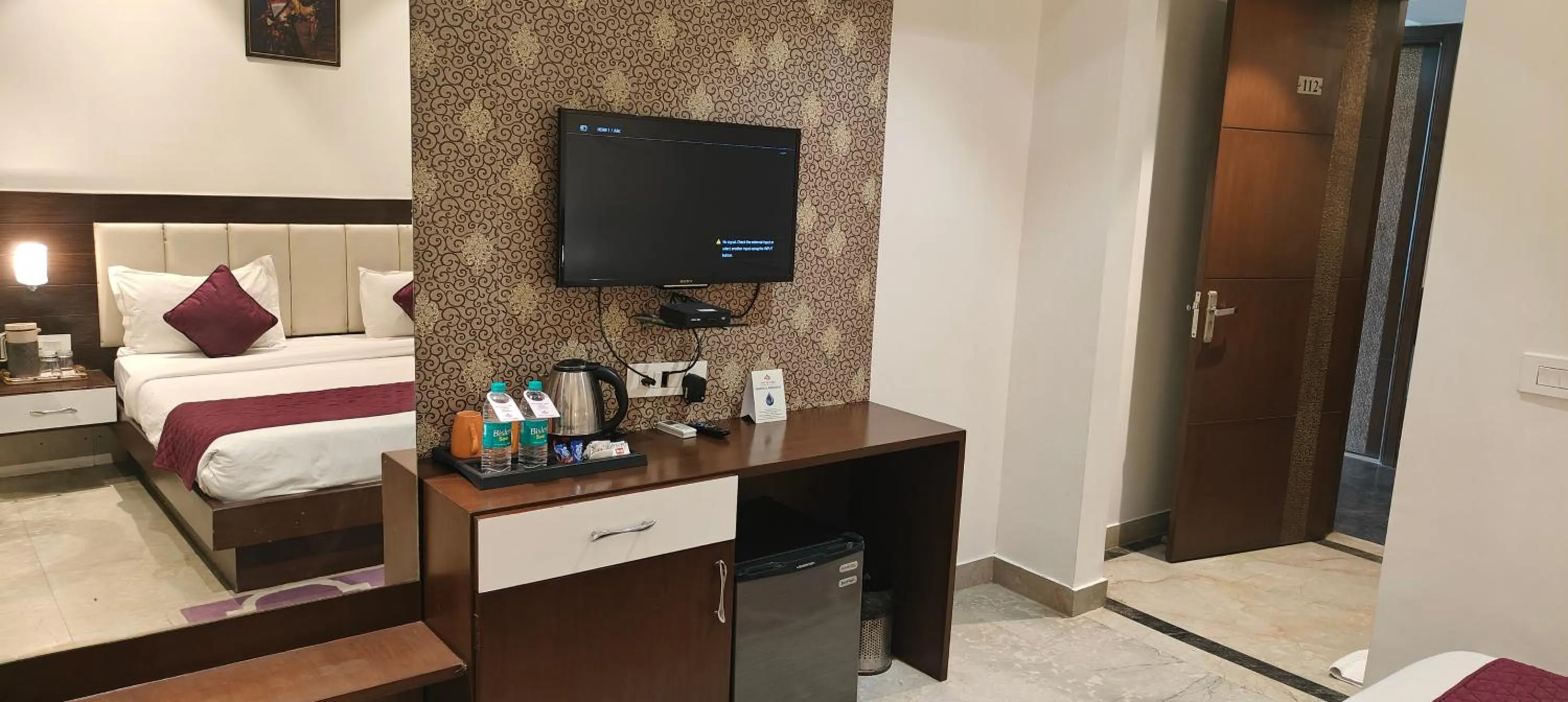 Coffee/tea facilities, Bed in Hotel Taj Heights