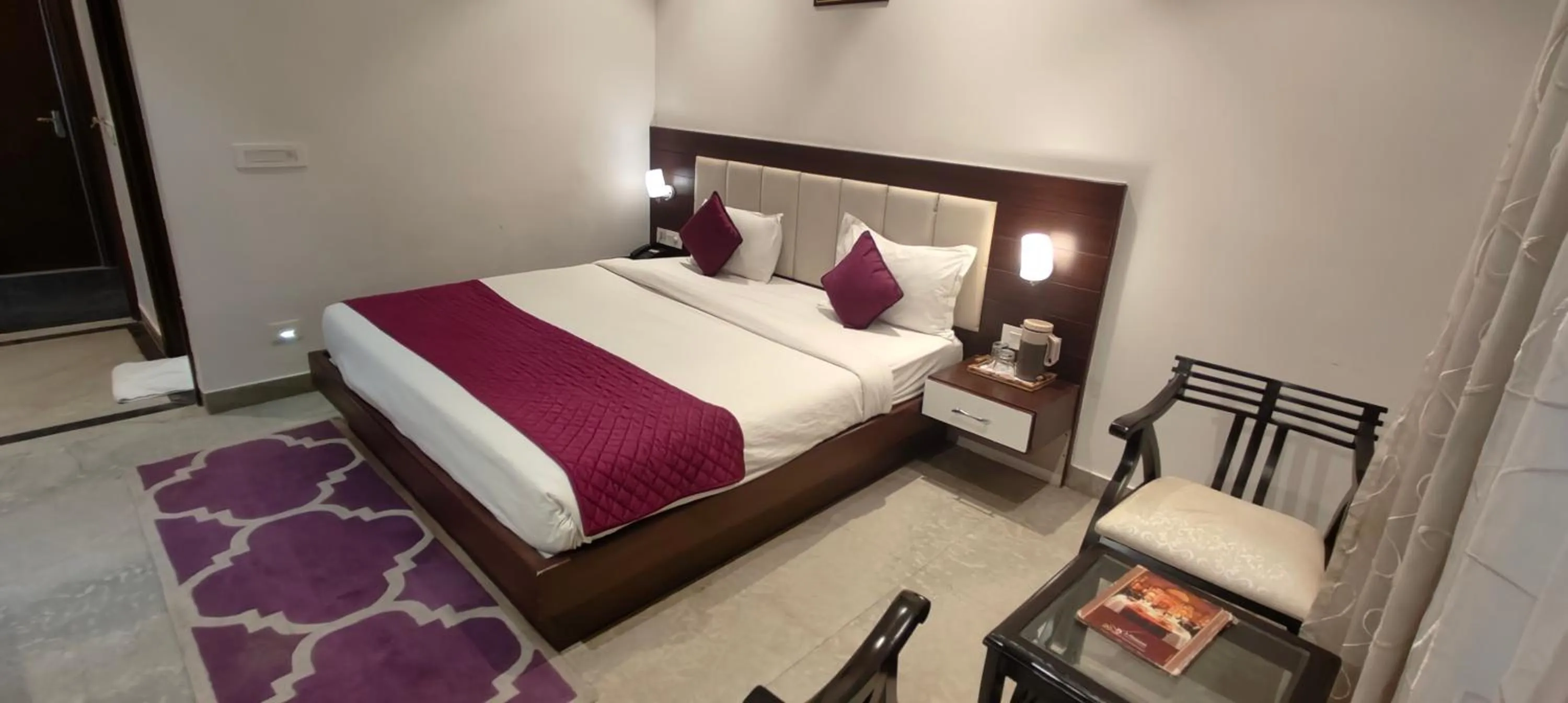 Bed in Hotel Taj Heights