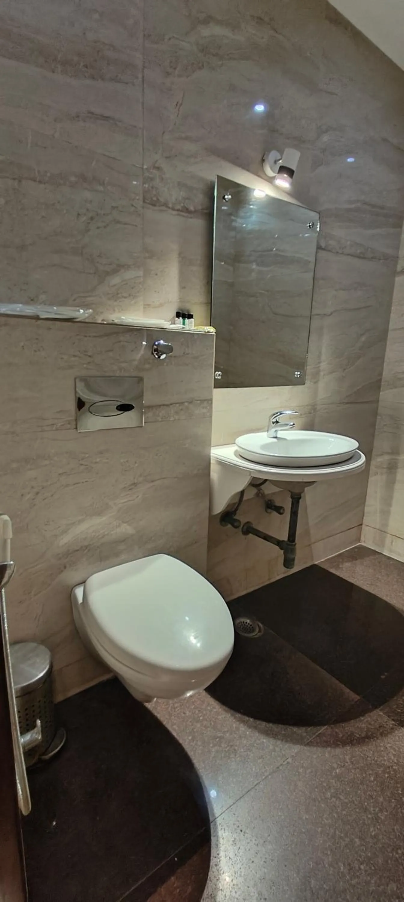 Bathroom in Hotel Taj Heights