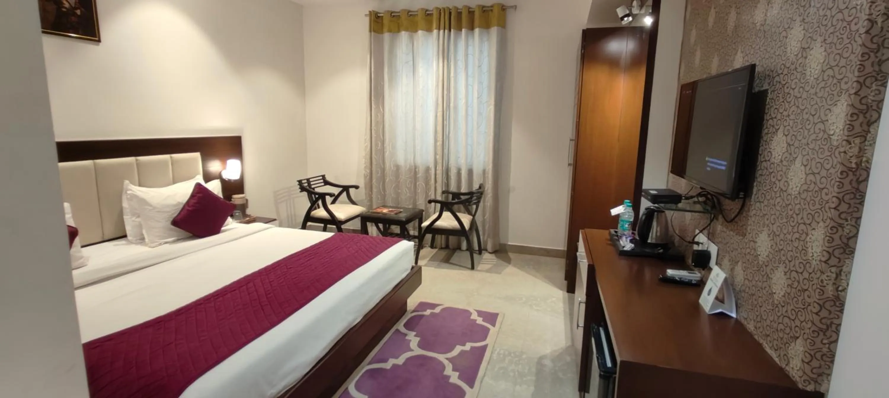 Bed in Hotel Taj Heights