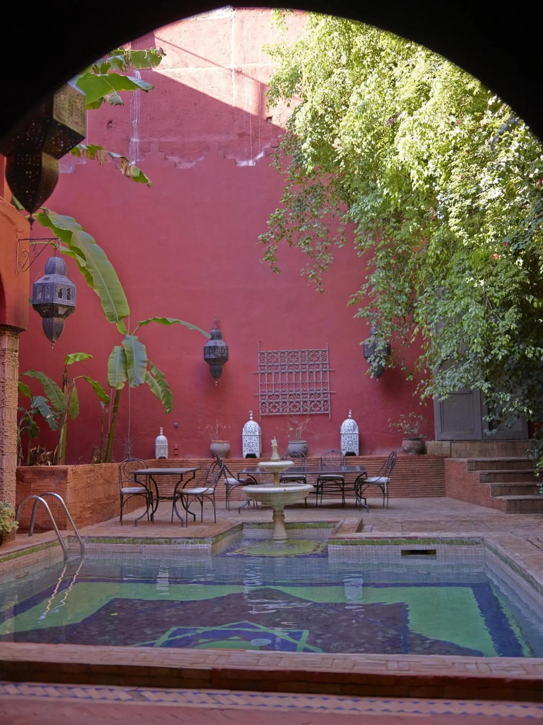Swimming pool in Riad Les Jardins d'Henia
