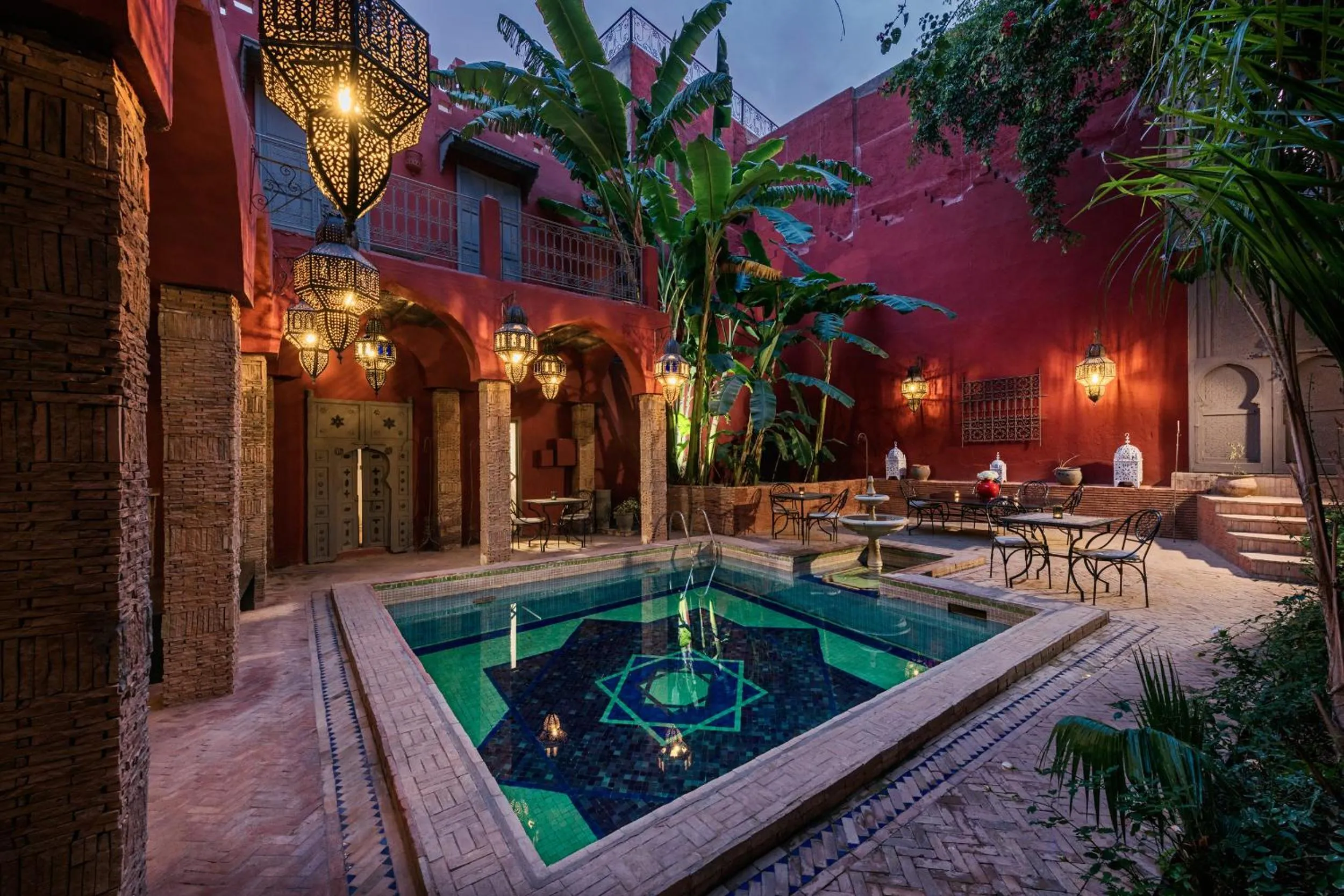 Swimming pool in Riad Les Jardins d'Henia