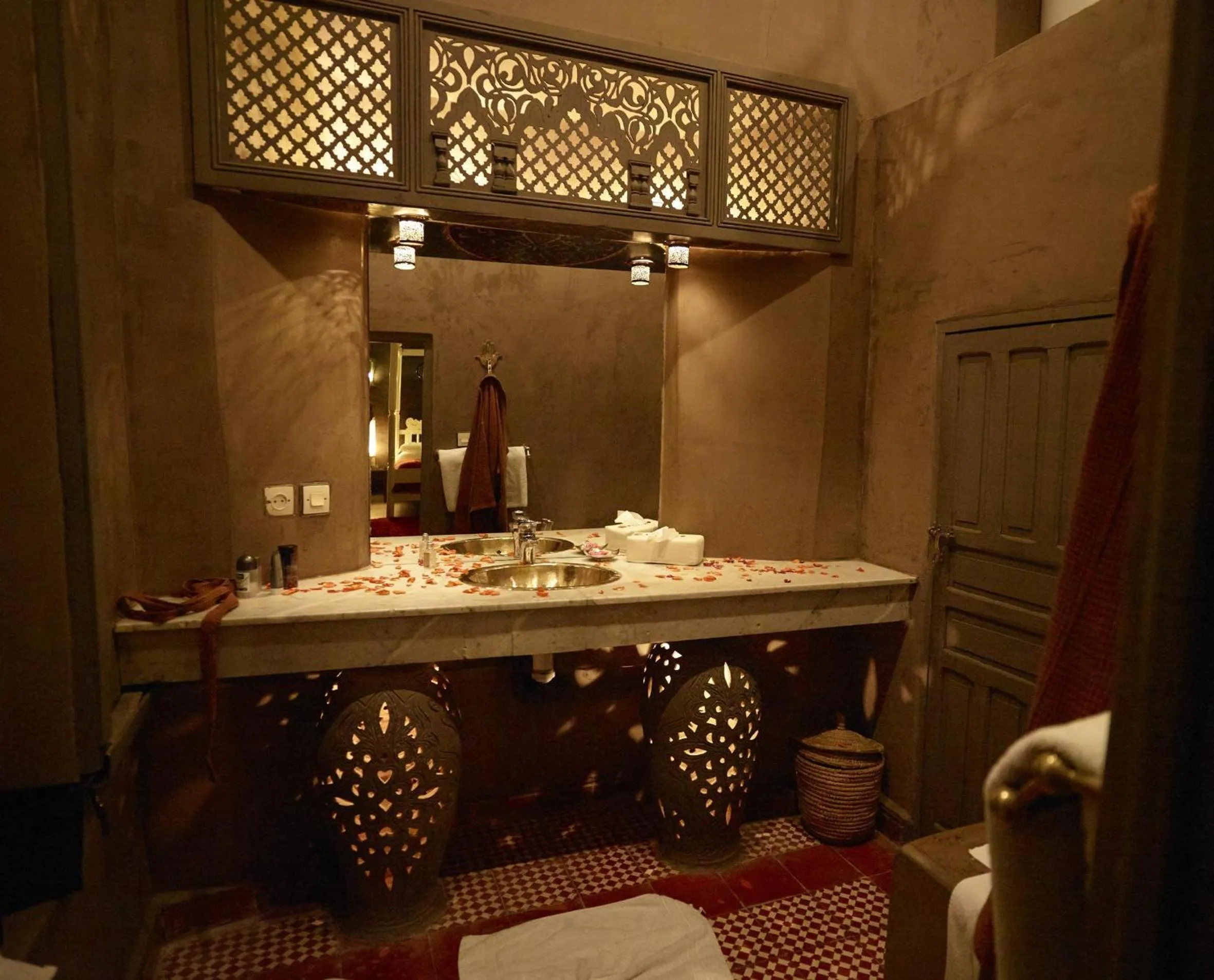 Bathroom in Riad Les Jardins d'Henia