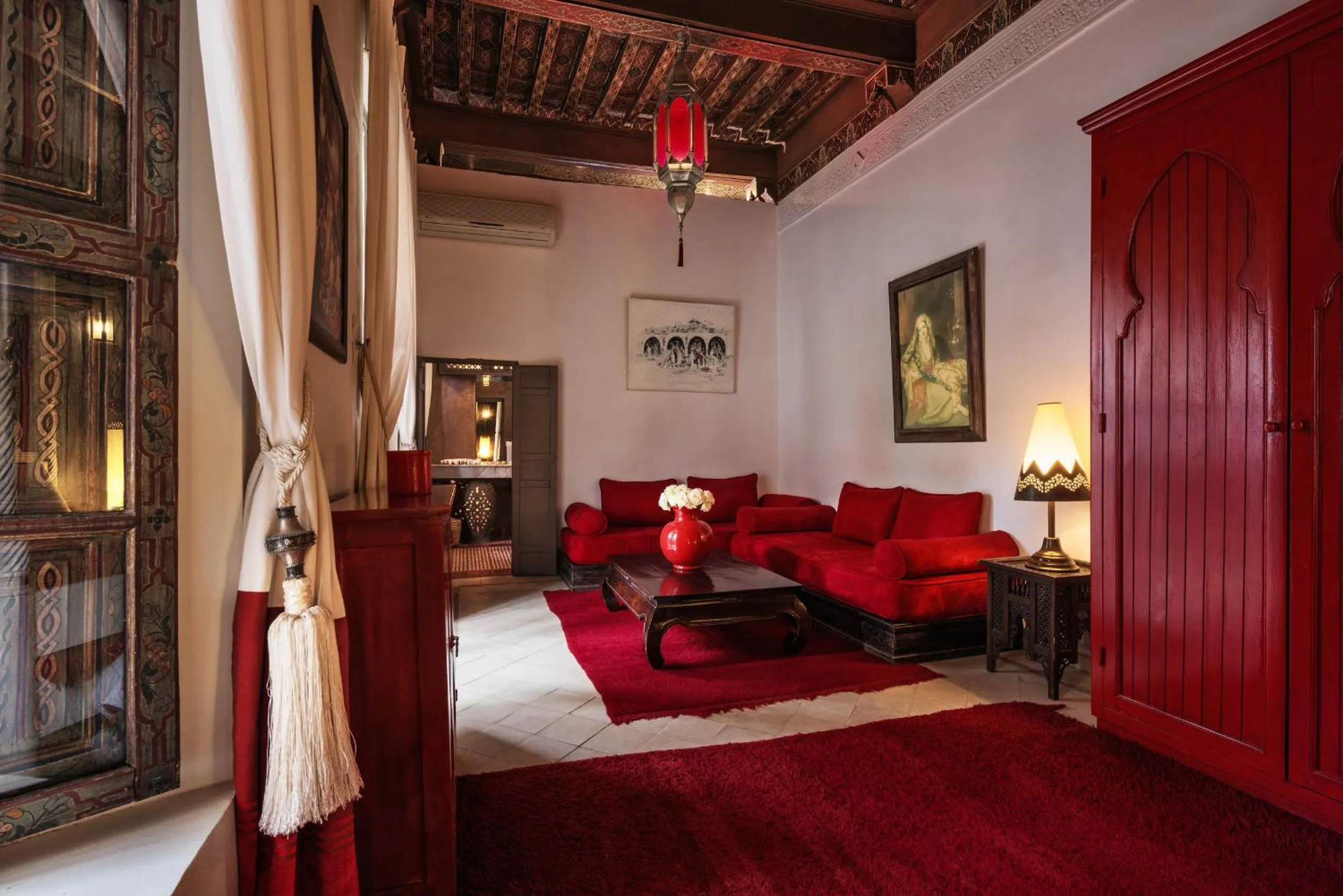Seating area, Bed in Riad Les Jardins d'Henia