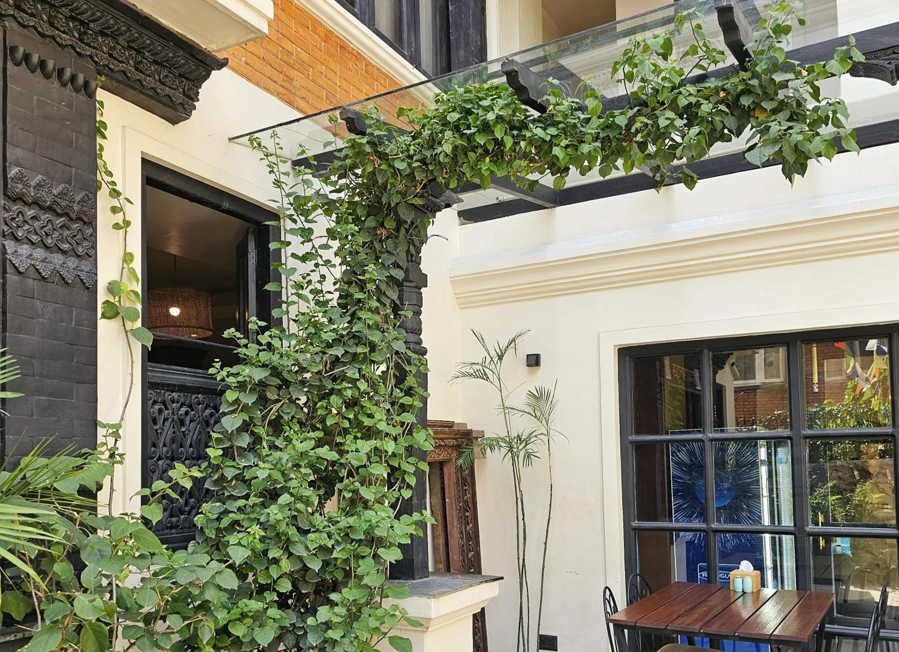 Property building in Central Courtyard Thamel - Heritage Hötel & Artisan Café