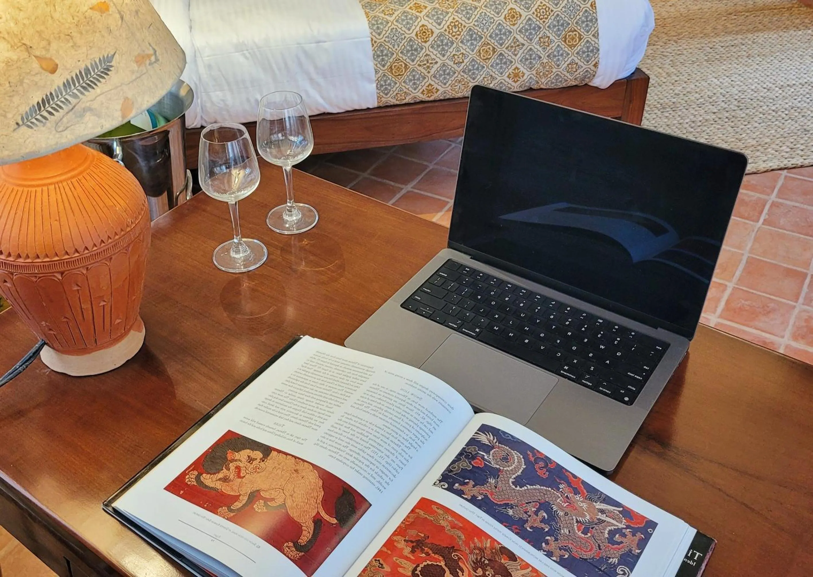 TV and multimedia in Central Courtyard Thamel - Heritage Hötel & Artisan Café