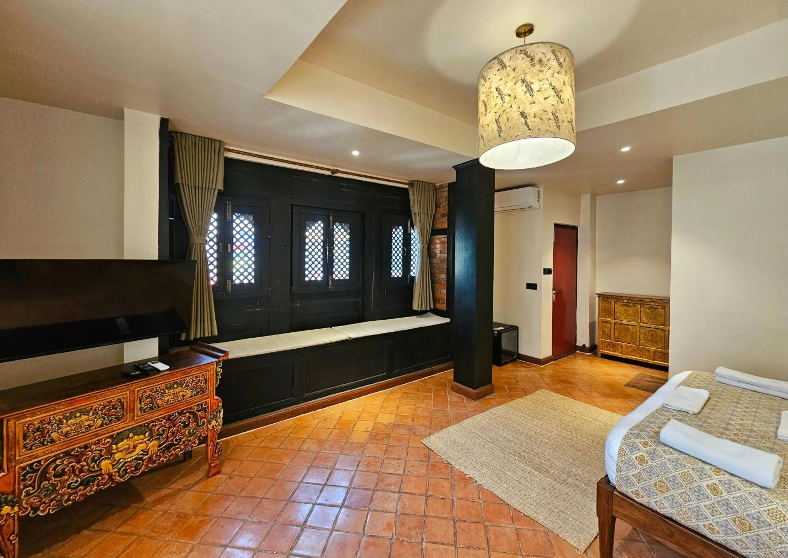 Photo of the whole room, Bed in Central Courtyard Thamel - Heritage Hötel & Artisan Café