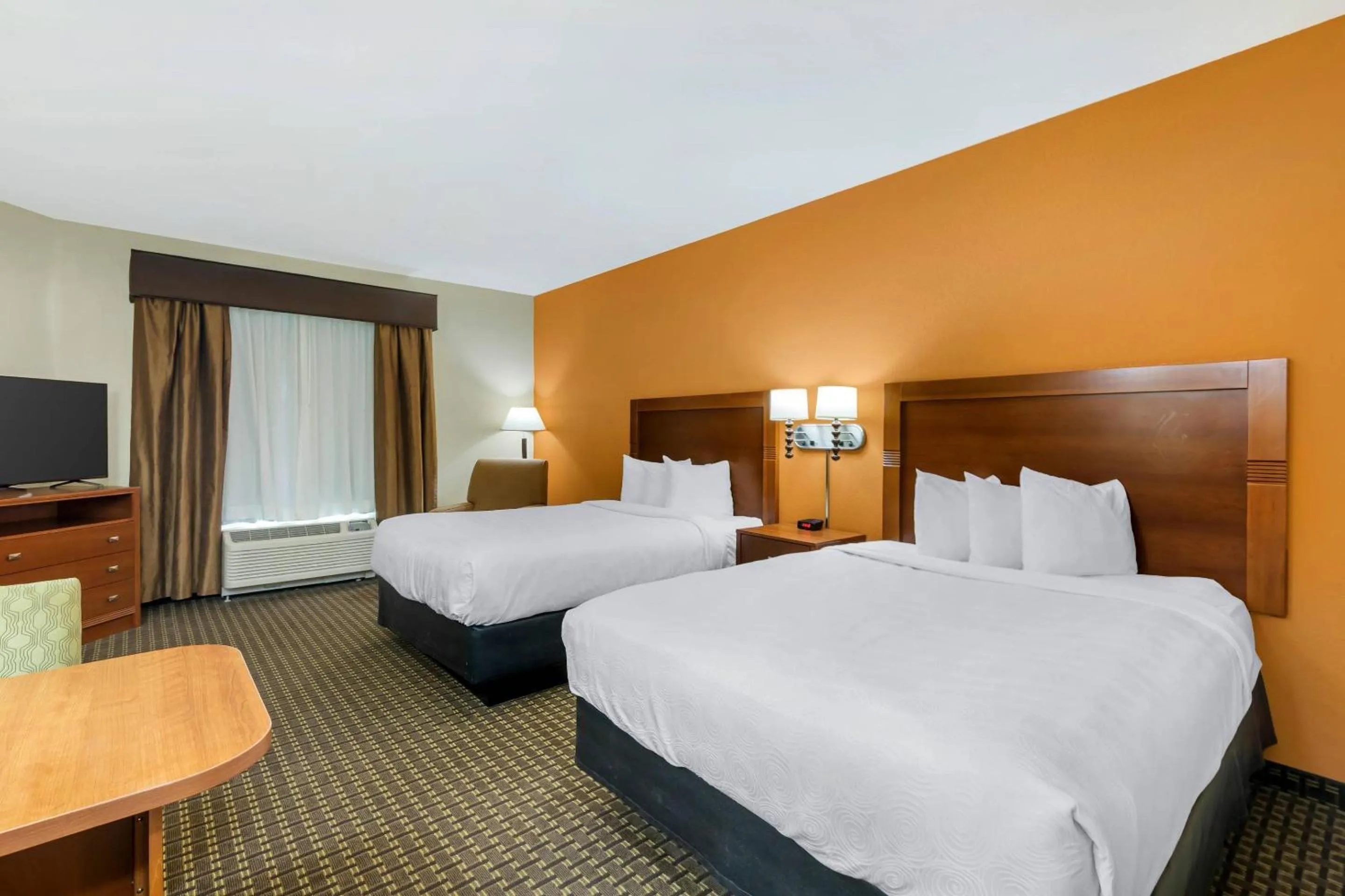 Bedroom, Bed in MainStay Suites Stanley