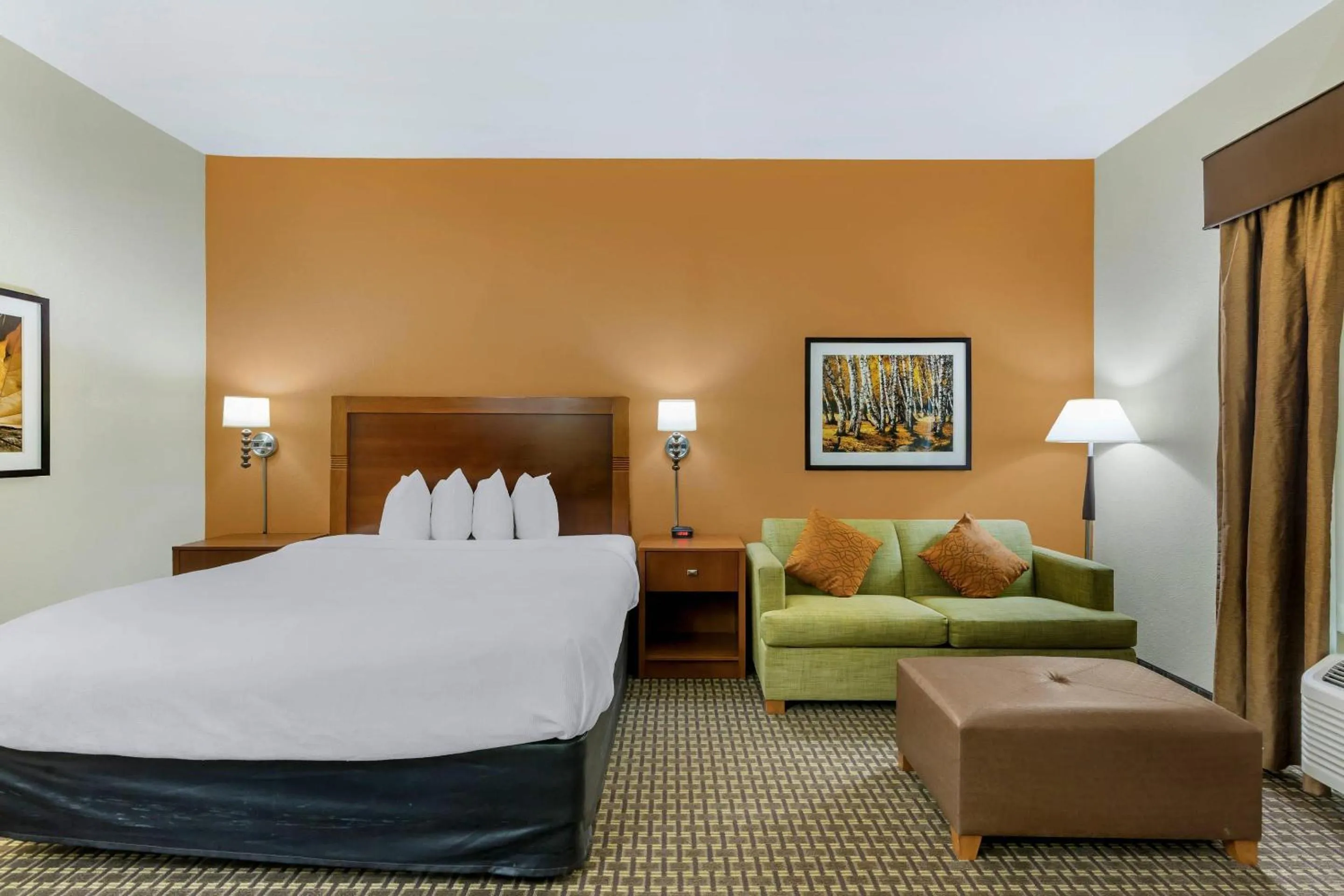 Bedroom, Bed in MainStay Suites Stanley