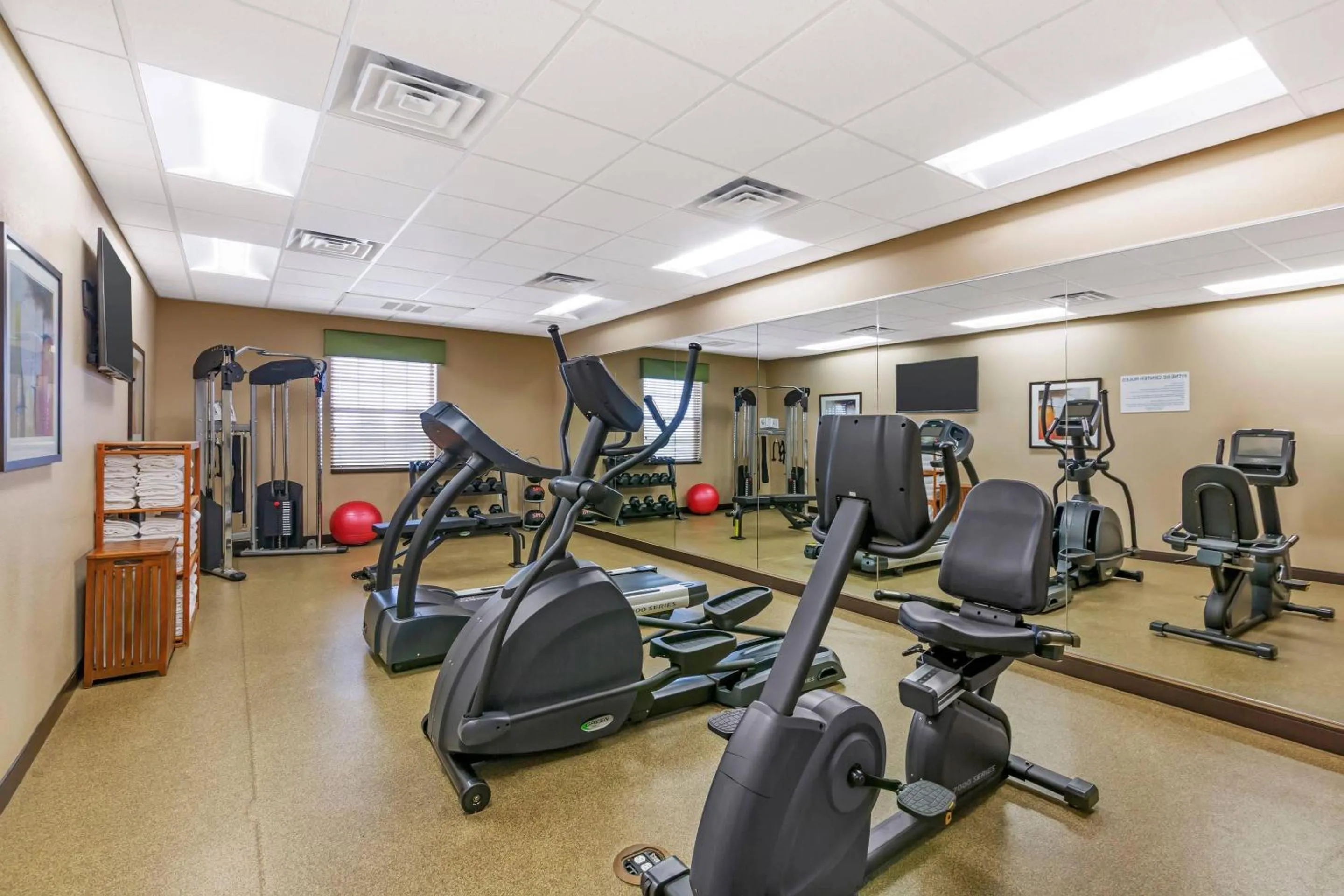 Fitness centre/facilities in MainStay Suites Stanley
