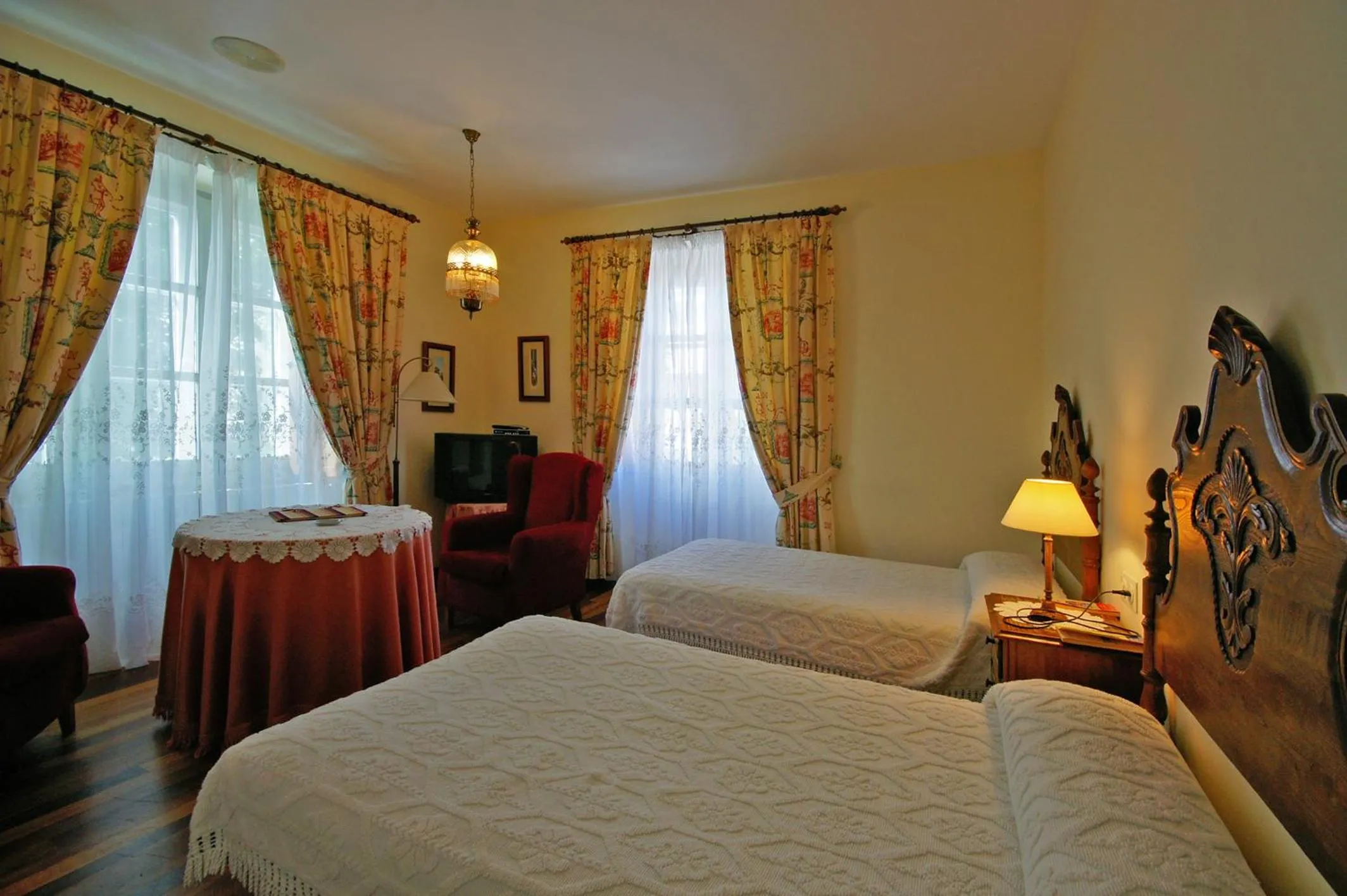 Photo of the whole room, Bed in Casa Grande De Trives