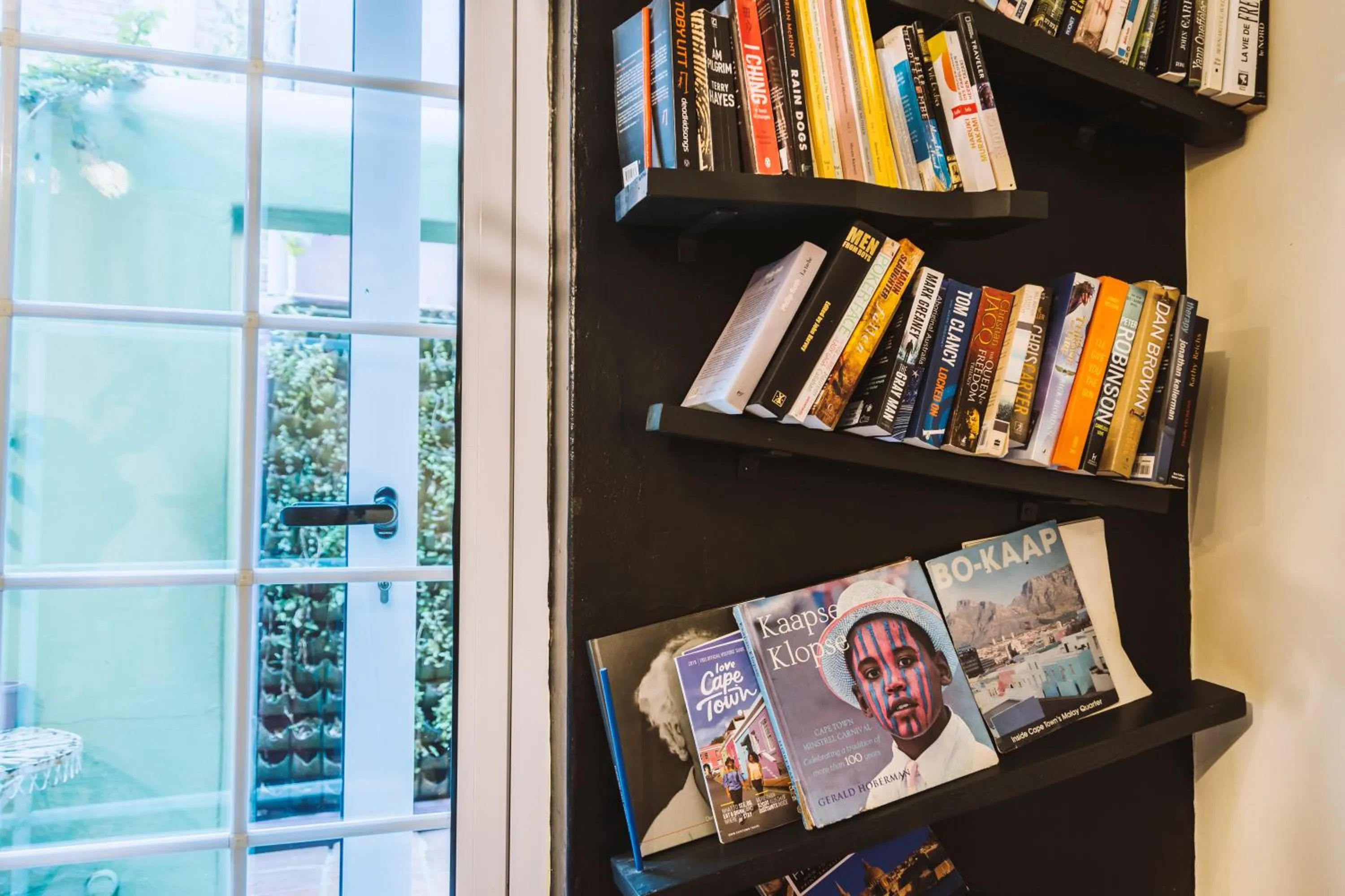 Library in La Rose B&B