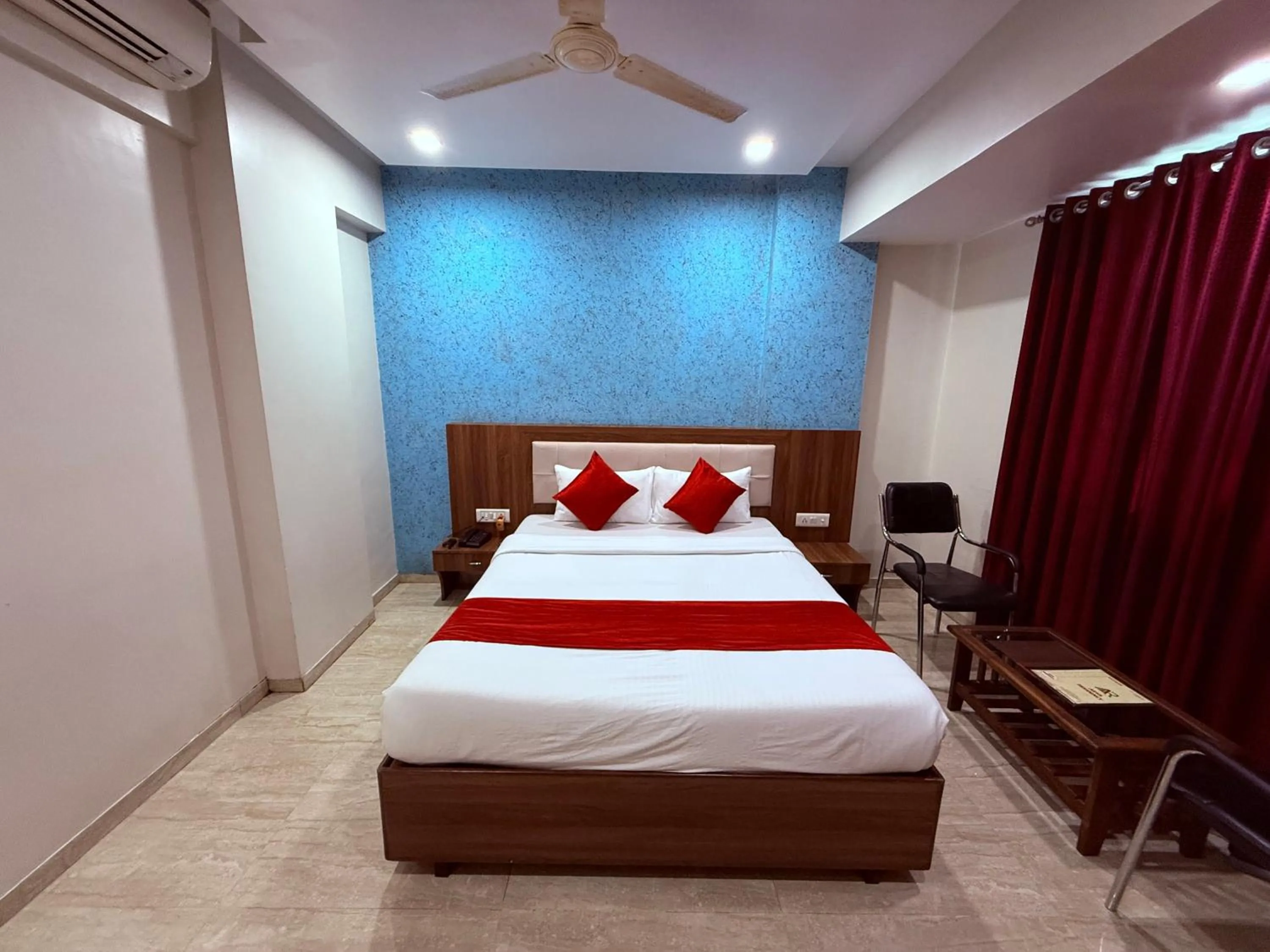 Bed in Hotel Arya Residency Rabale