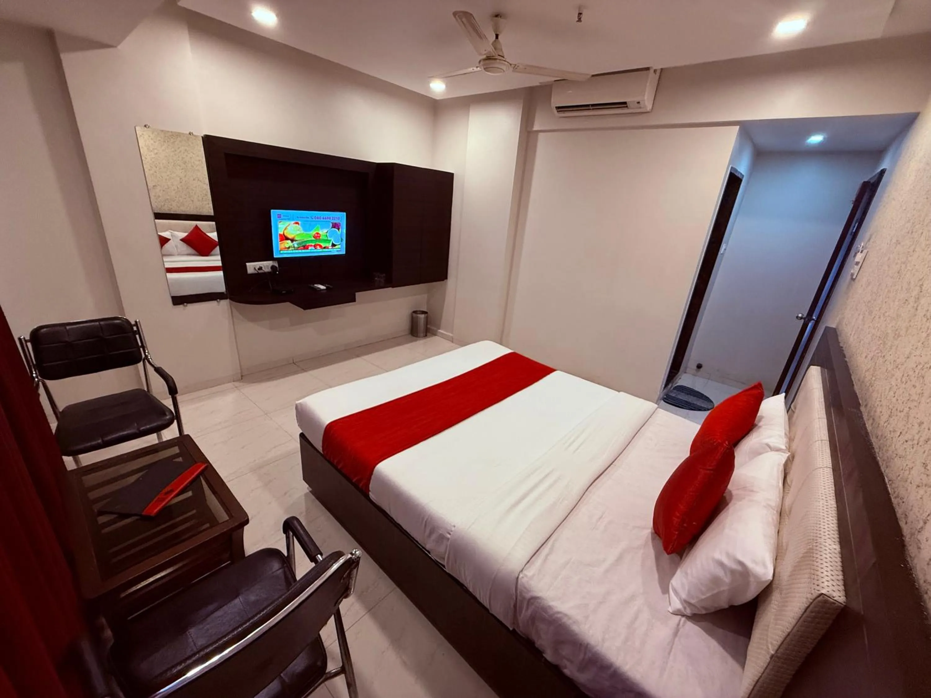 Bed in Hotel Arya Residency Rabale
