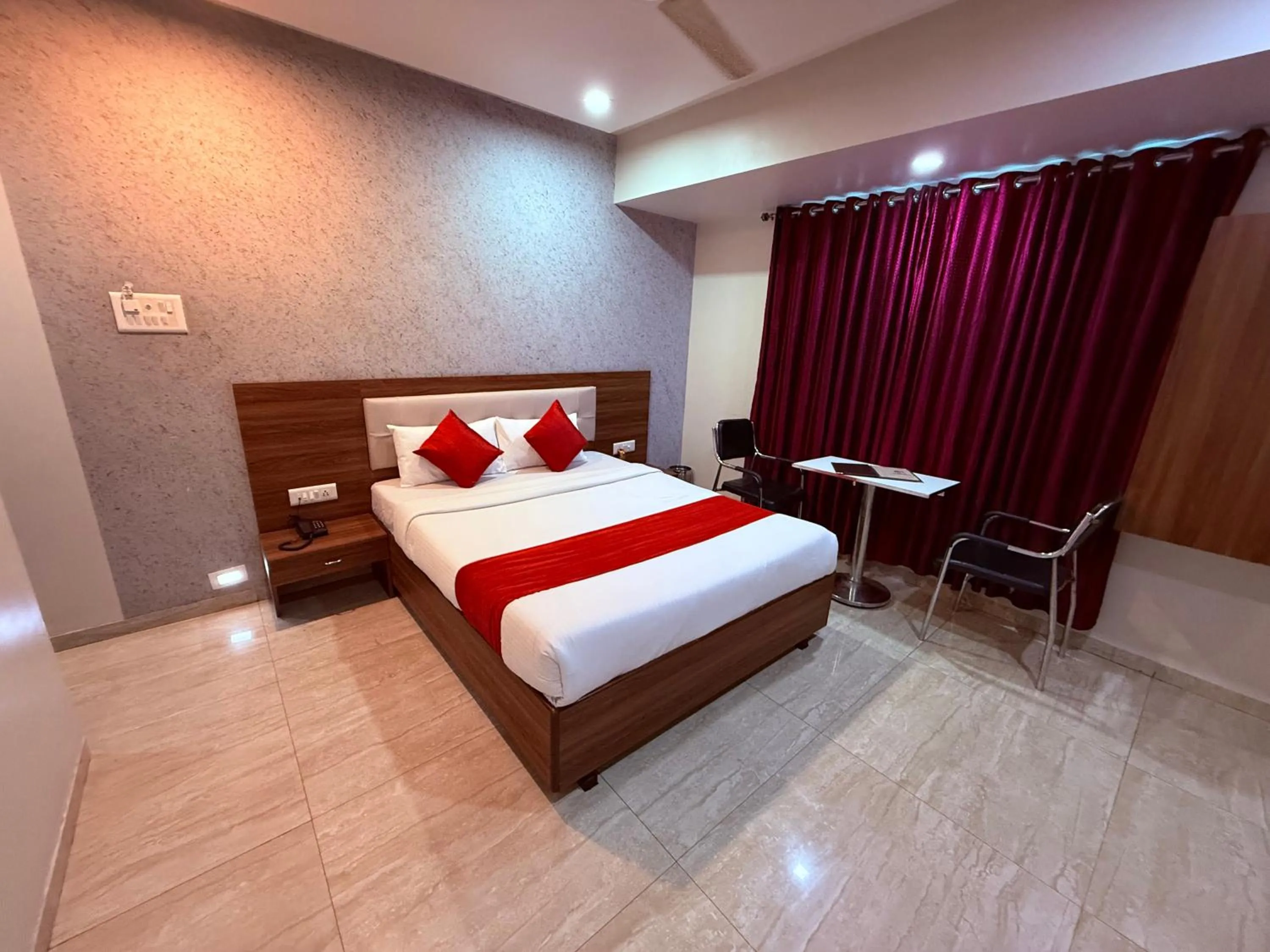 Bed in Hotel Arya Residency Rabale